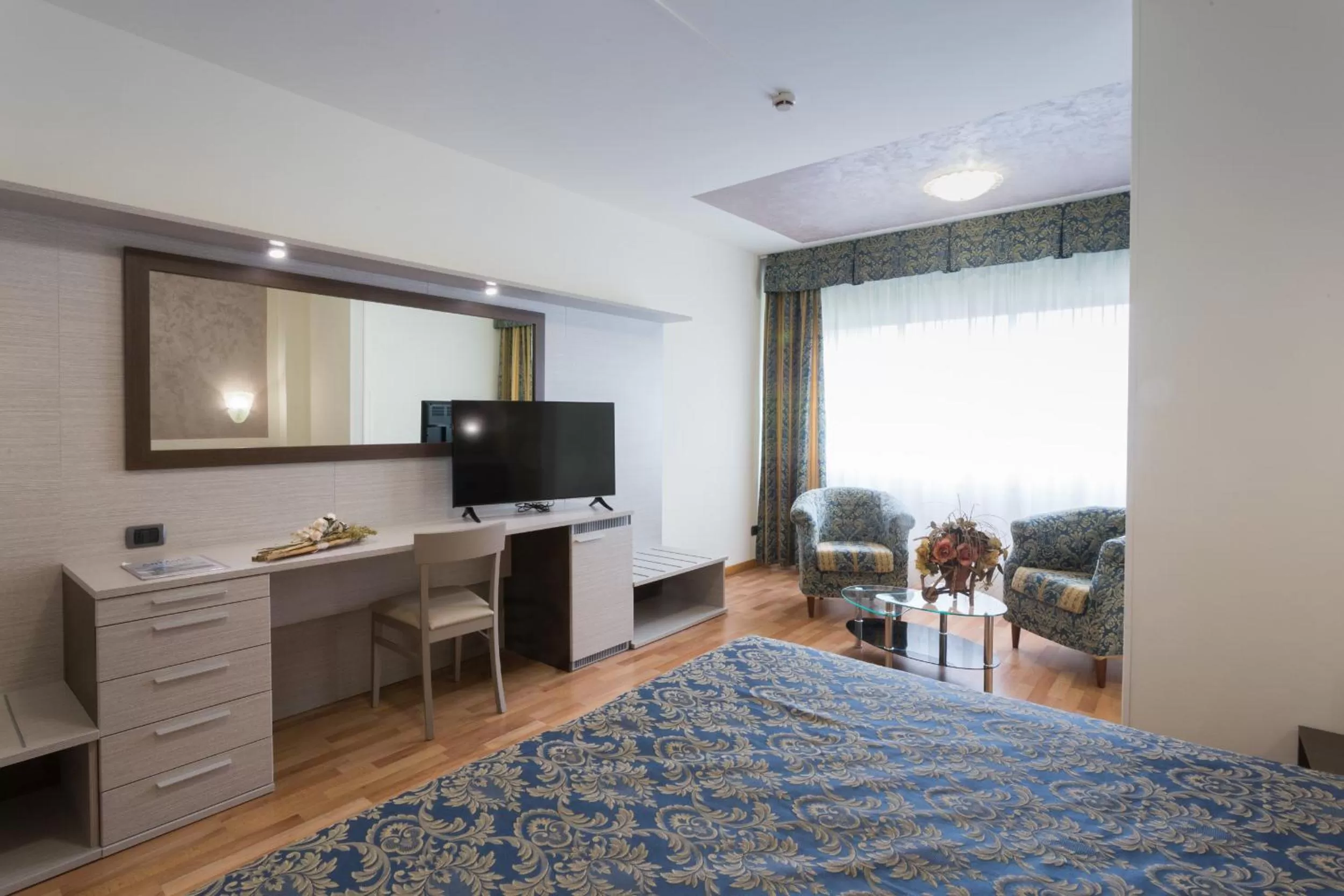 TV and multimedia, Bed in Hotel Airmotel