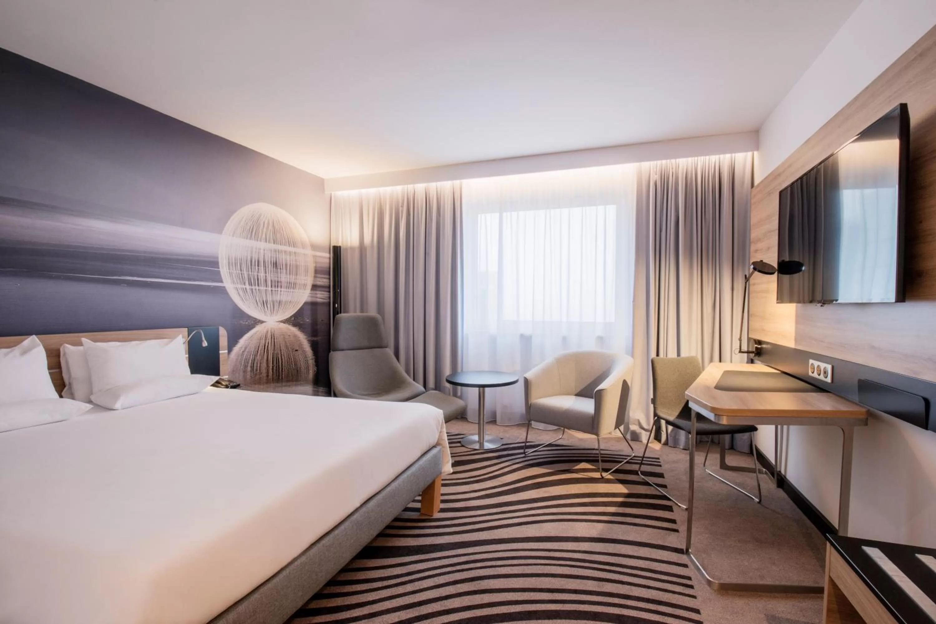 Bed in Novotel Poznan Centrum