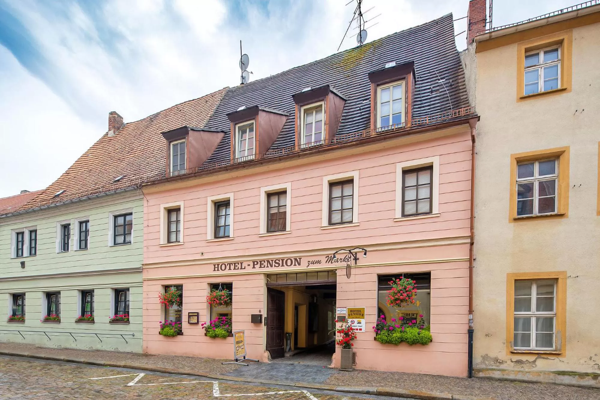Facade/entrance in Hotel-Pension zum Markt