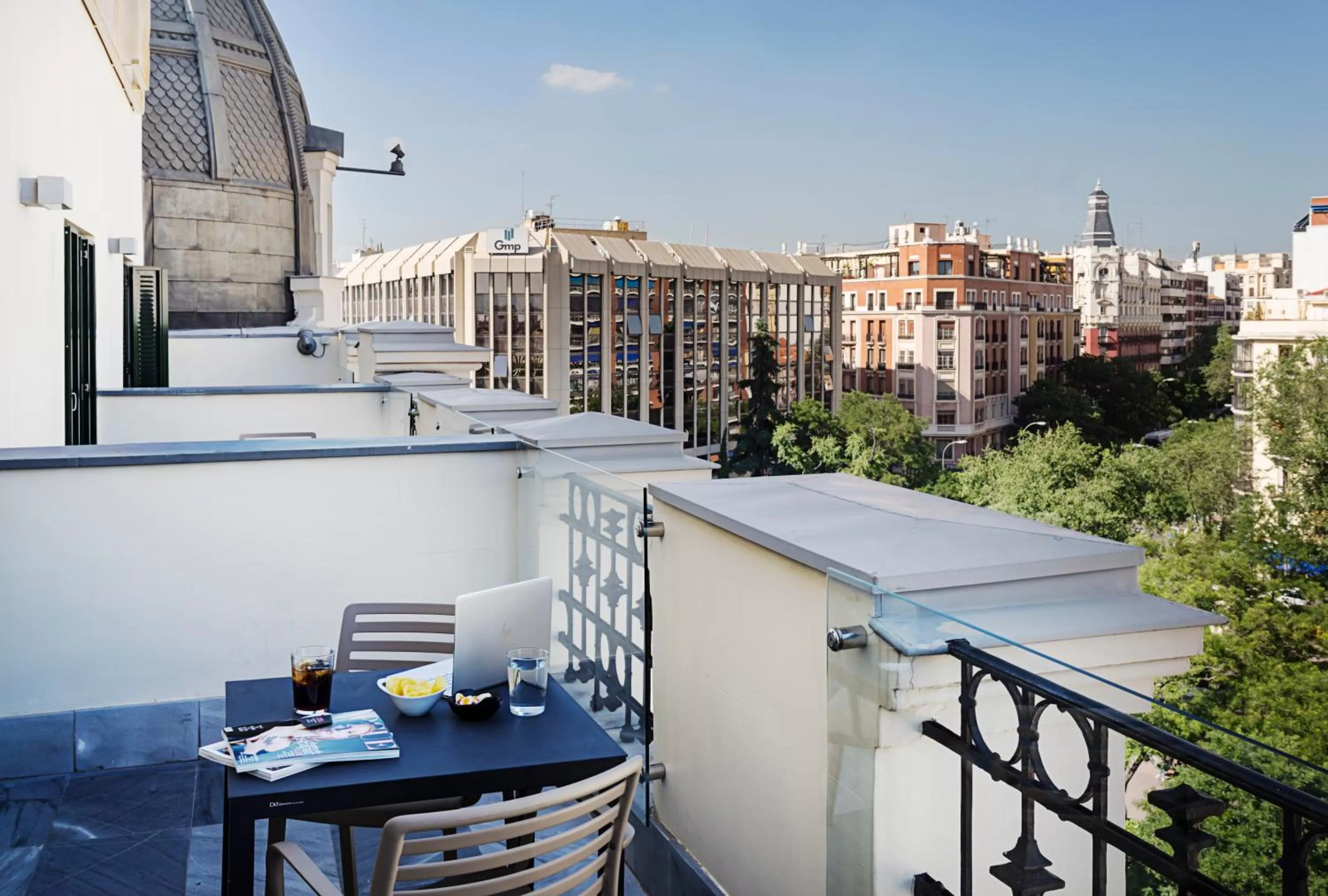 Neighbourhood in One Shot Luchana