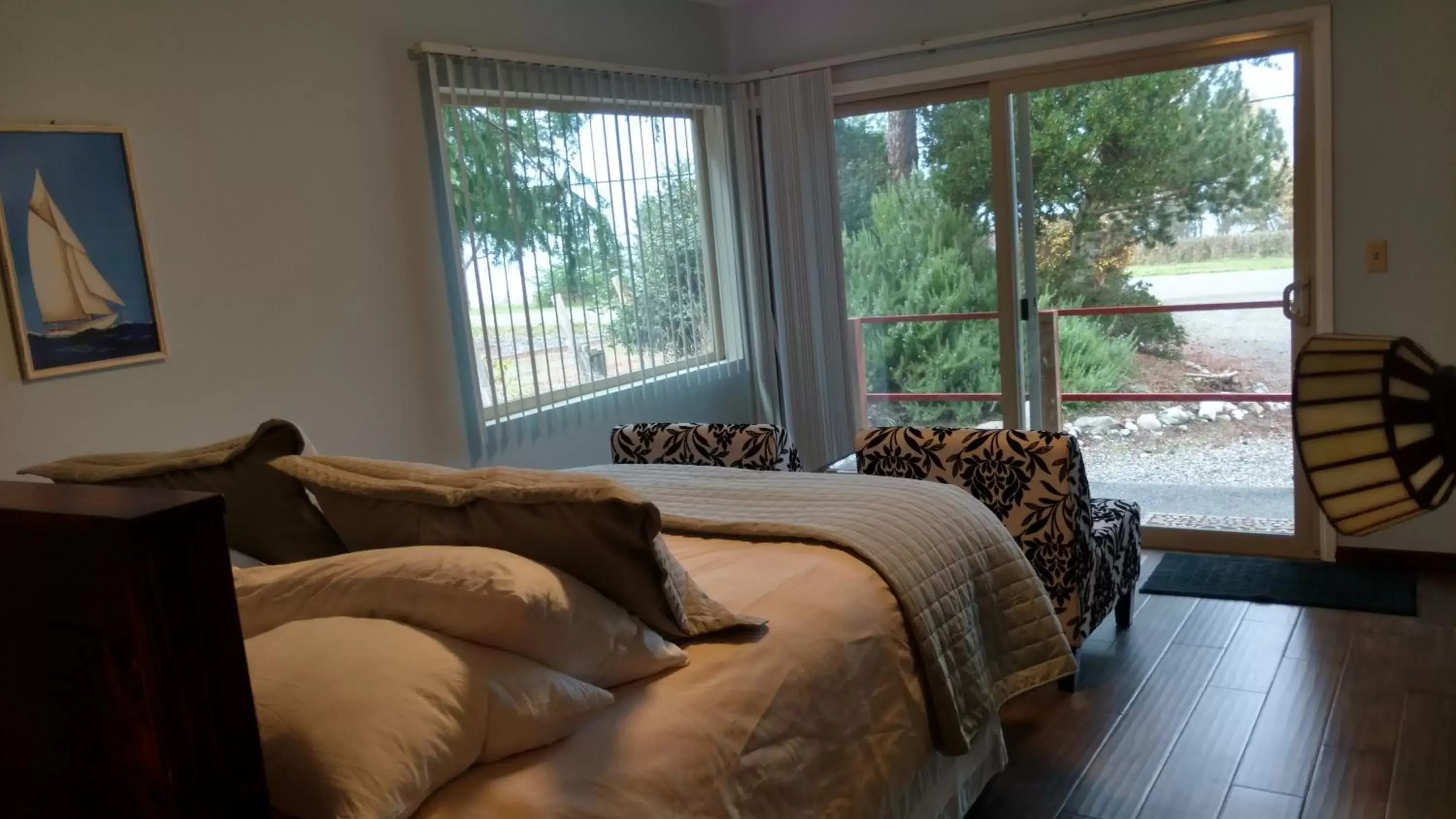 Queen Room in Greenhouse Inn by the Bay Queen Room in Greenhouse Inn by the Bay