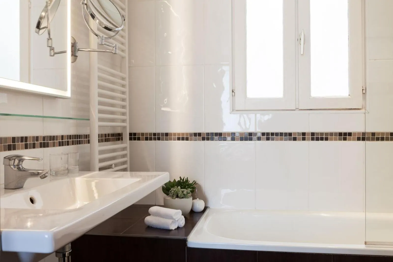 Bathroom in Acropole