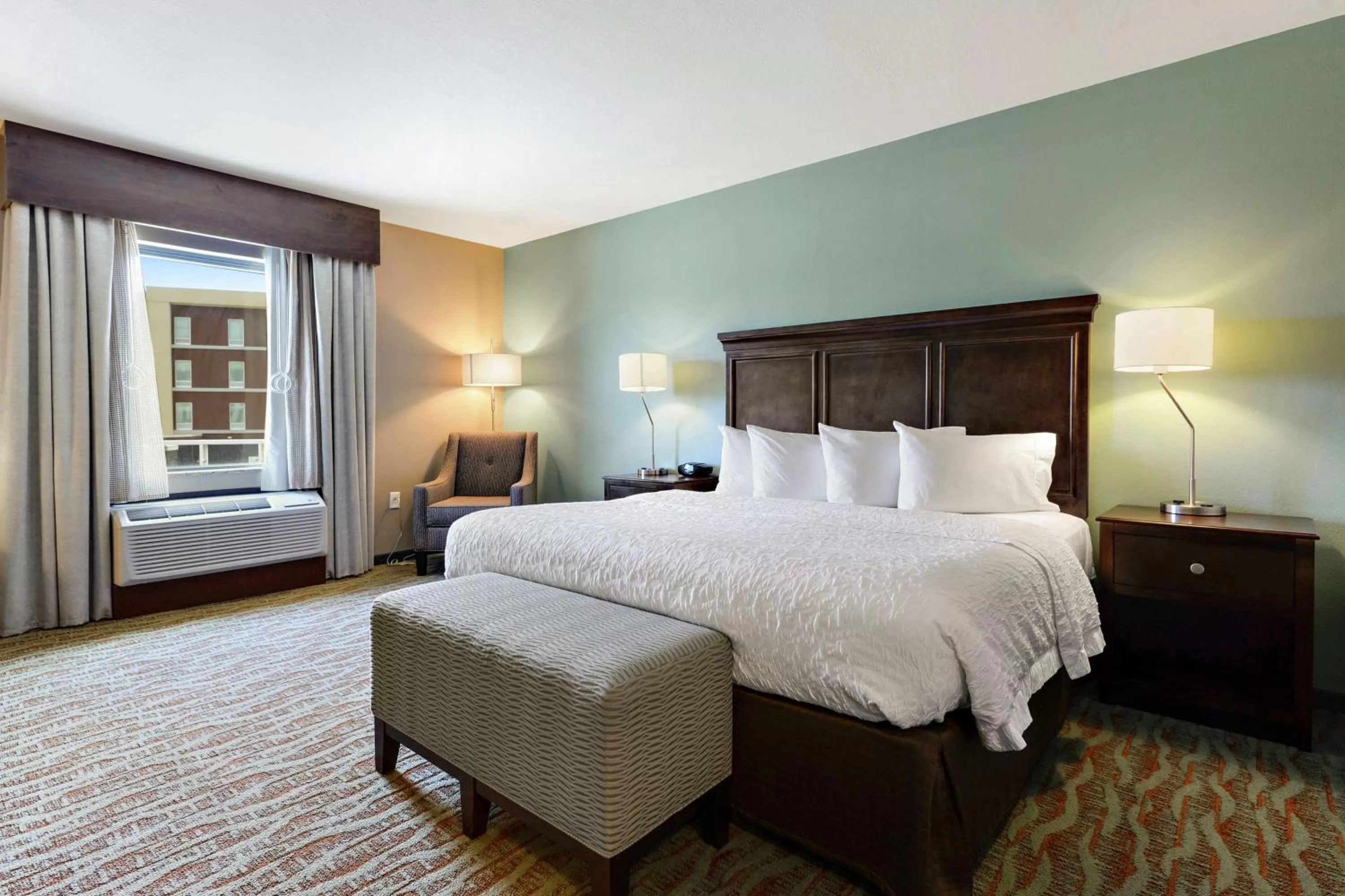 Bed in Hampton Inn & Suites Gulfport