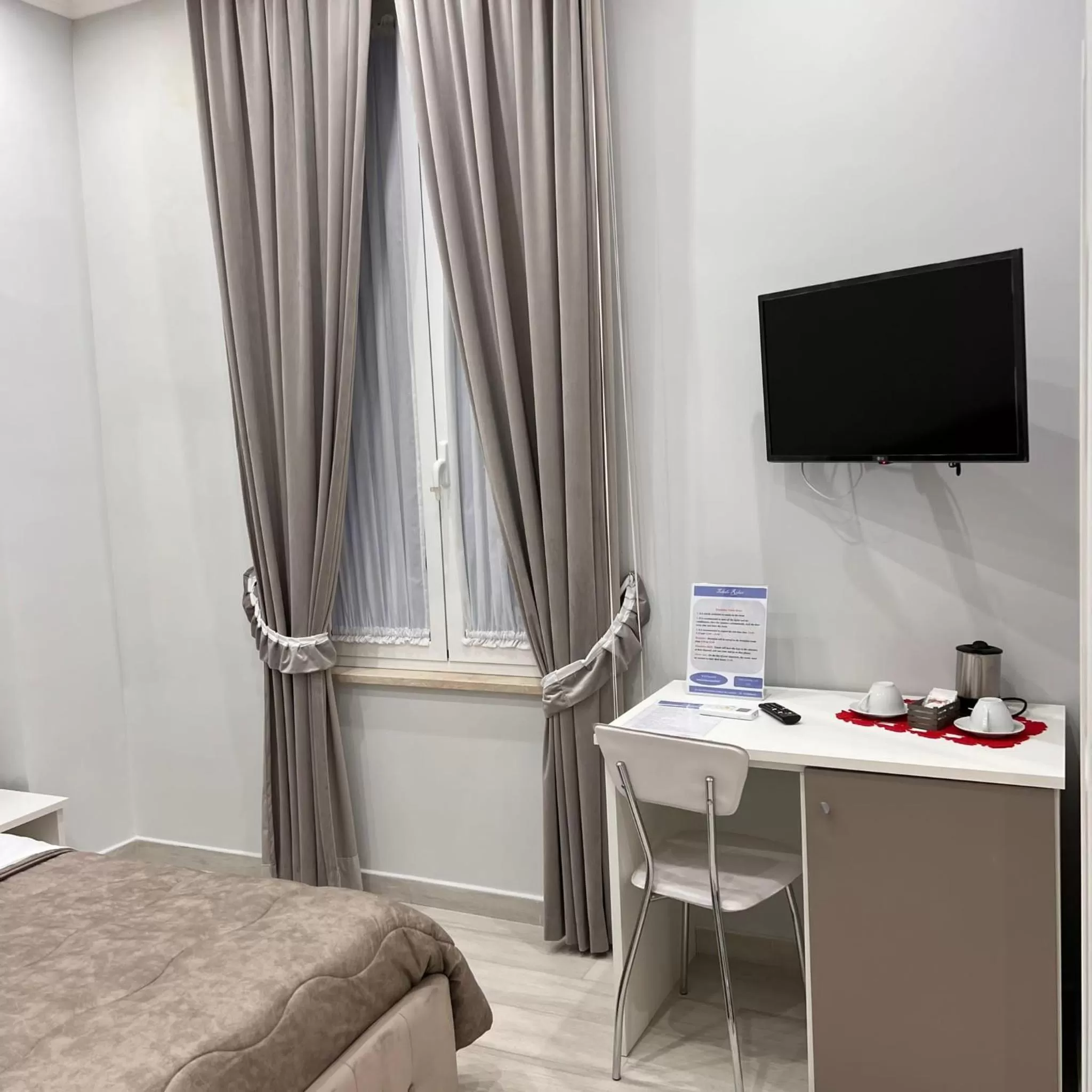 hair dresser, TV/Entertainment Center in Toledo Relax