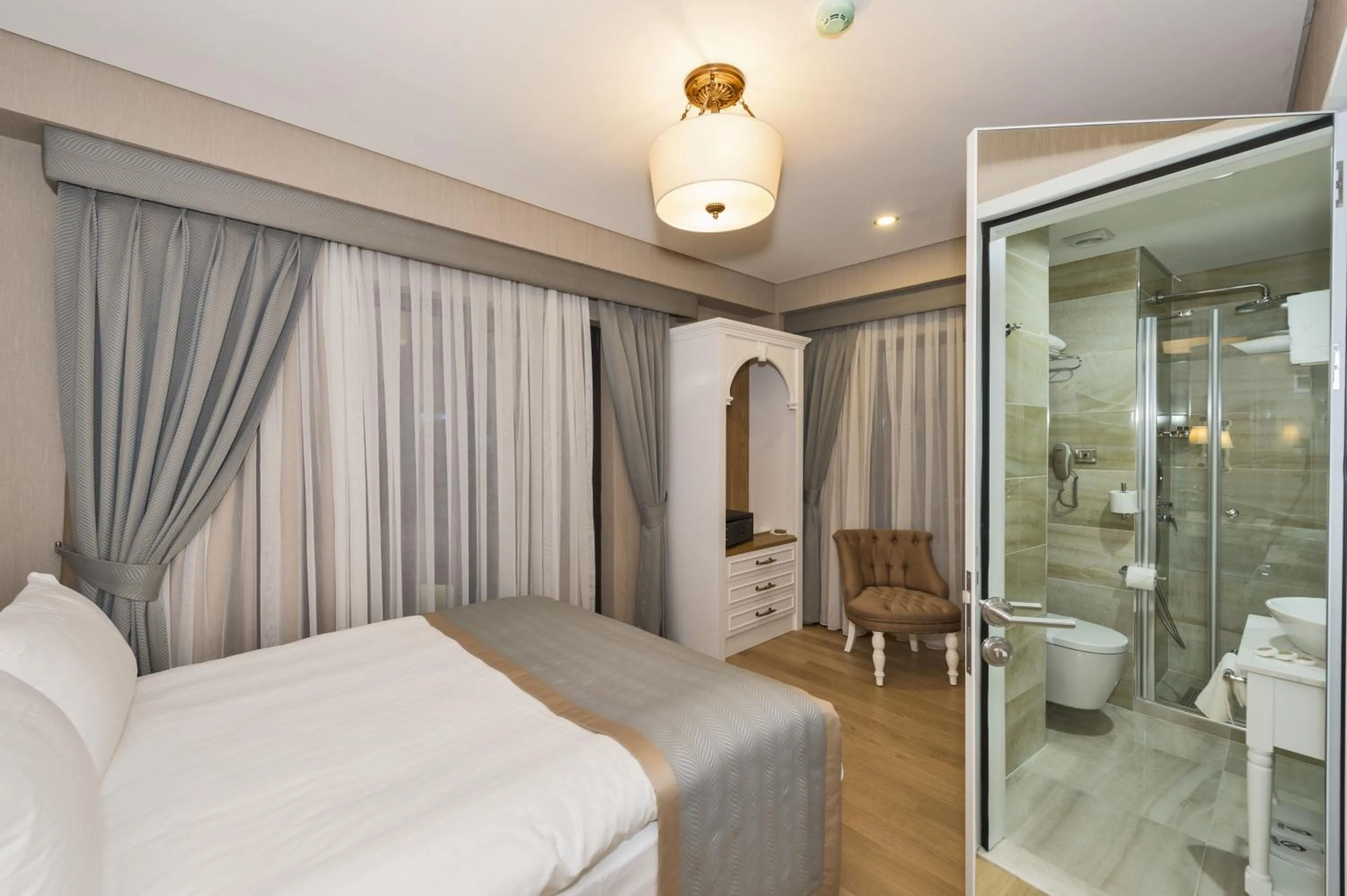 Photo of the whole room, Bed in Hanna Hotel