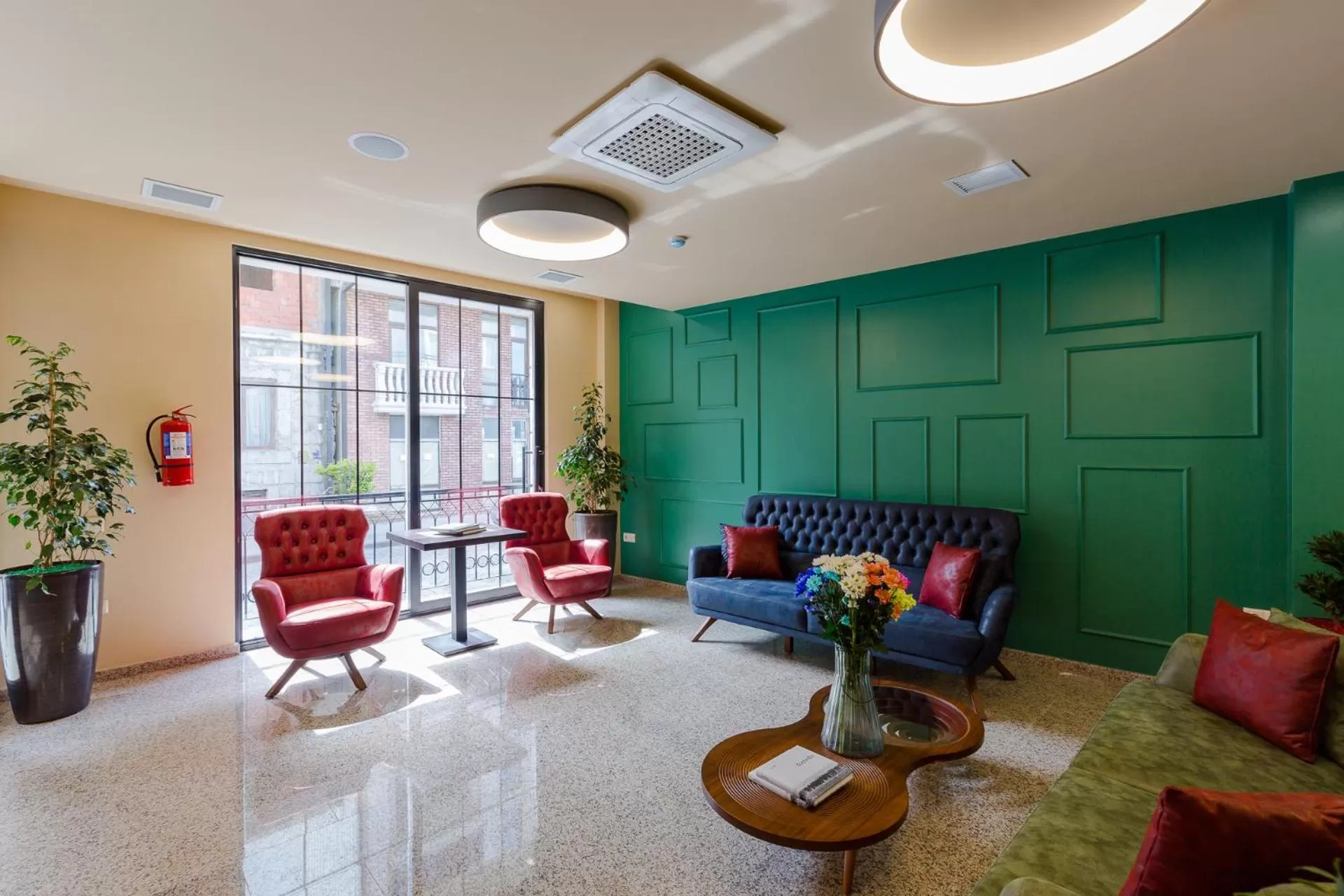 Communal lounge/ TV room in Hotel BLOOM Batumi