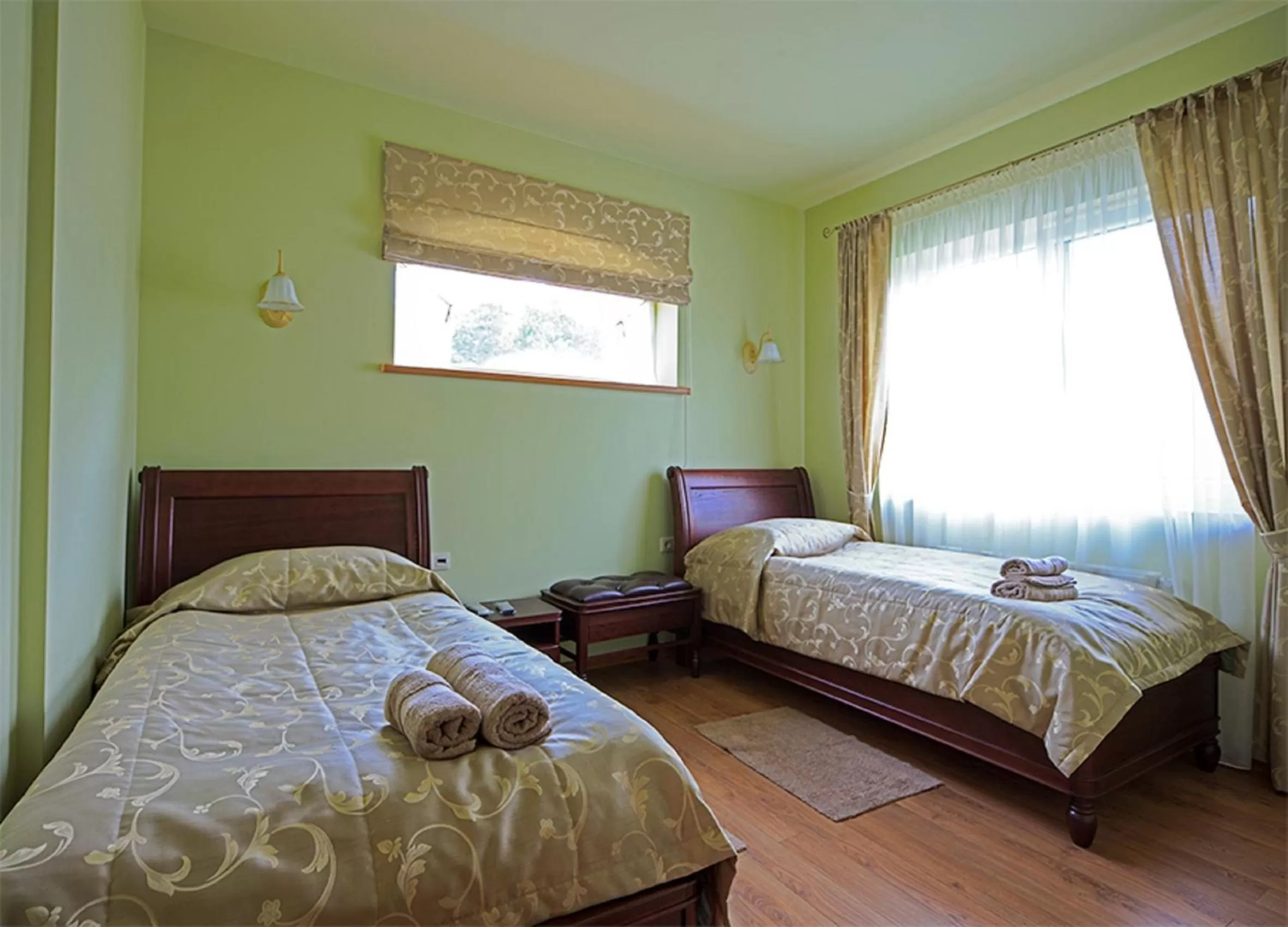 Photo of the whole room, Bed in El Arm El