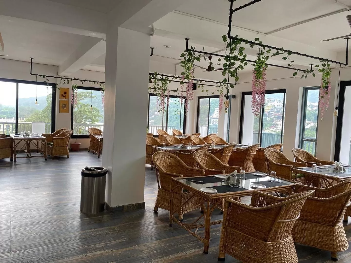 Restaurant/places to eat in Hotel Shiva Yog Sthal