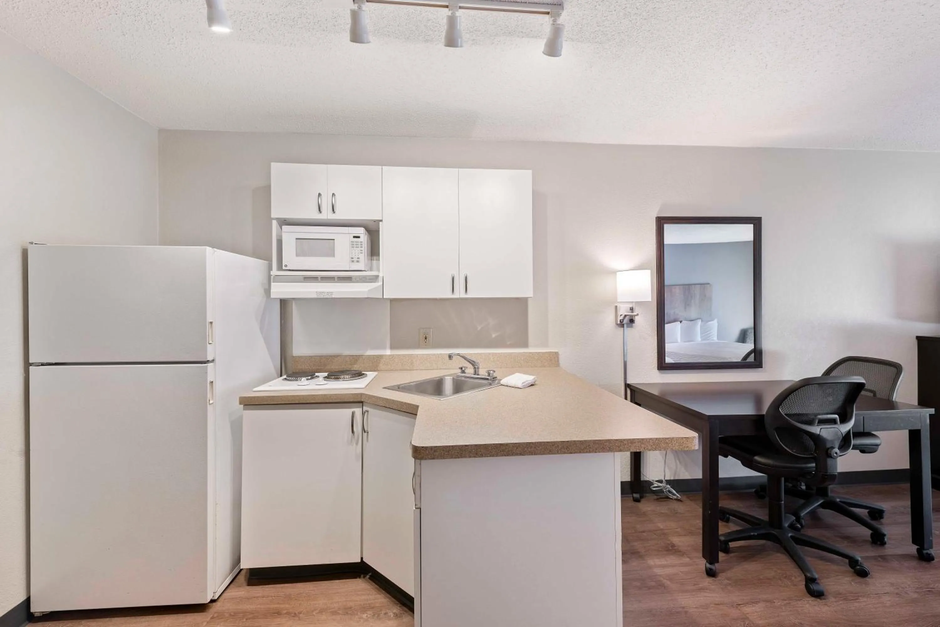 Kitchen or kitchenette in Extended Stay America Suites - Charlotte - University Place