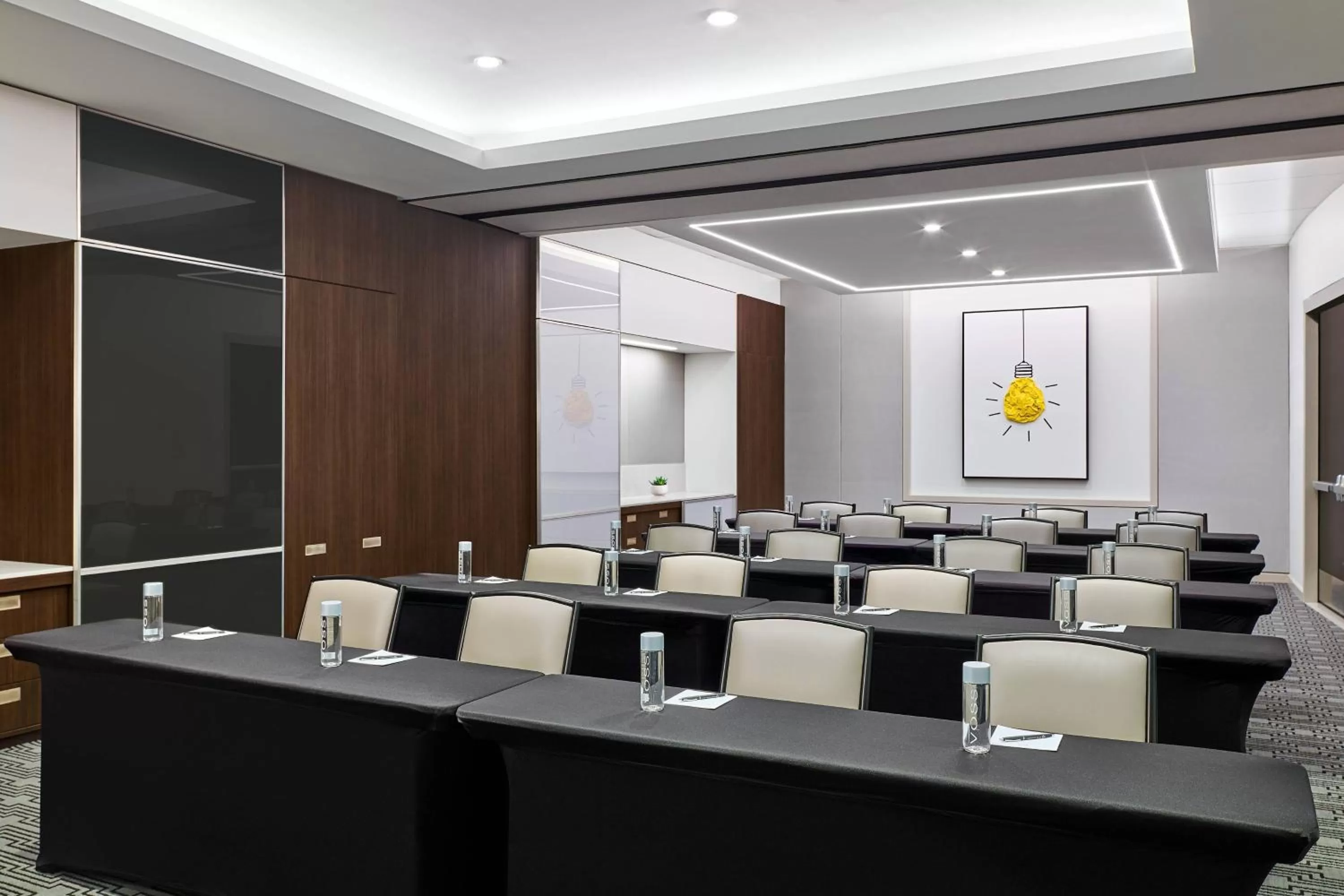 Meeting/conference room in Hotel Chicago Downtown, Autograph Collection