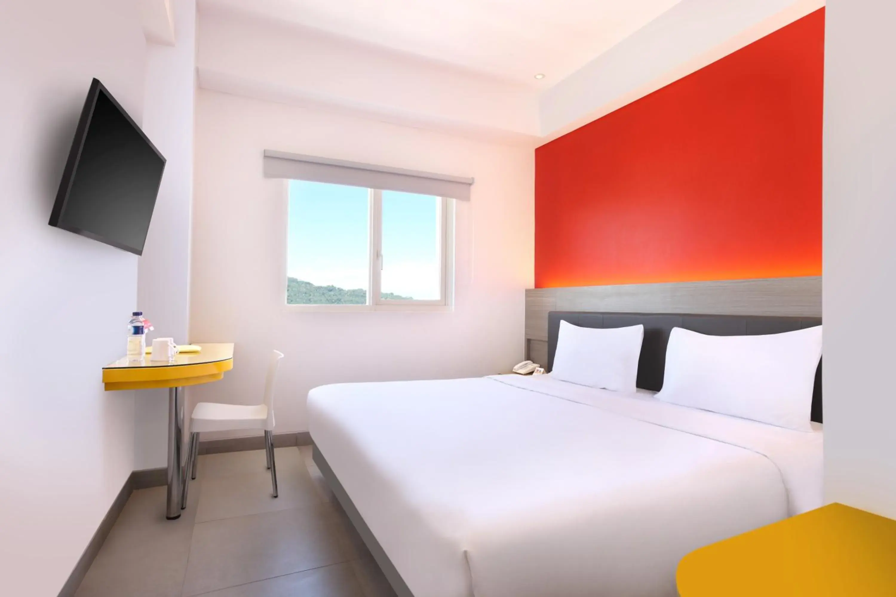 Superior Double Room in Amaris Hotel Padang Superior Double Room in Amaris Hotel Padang