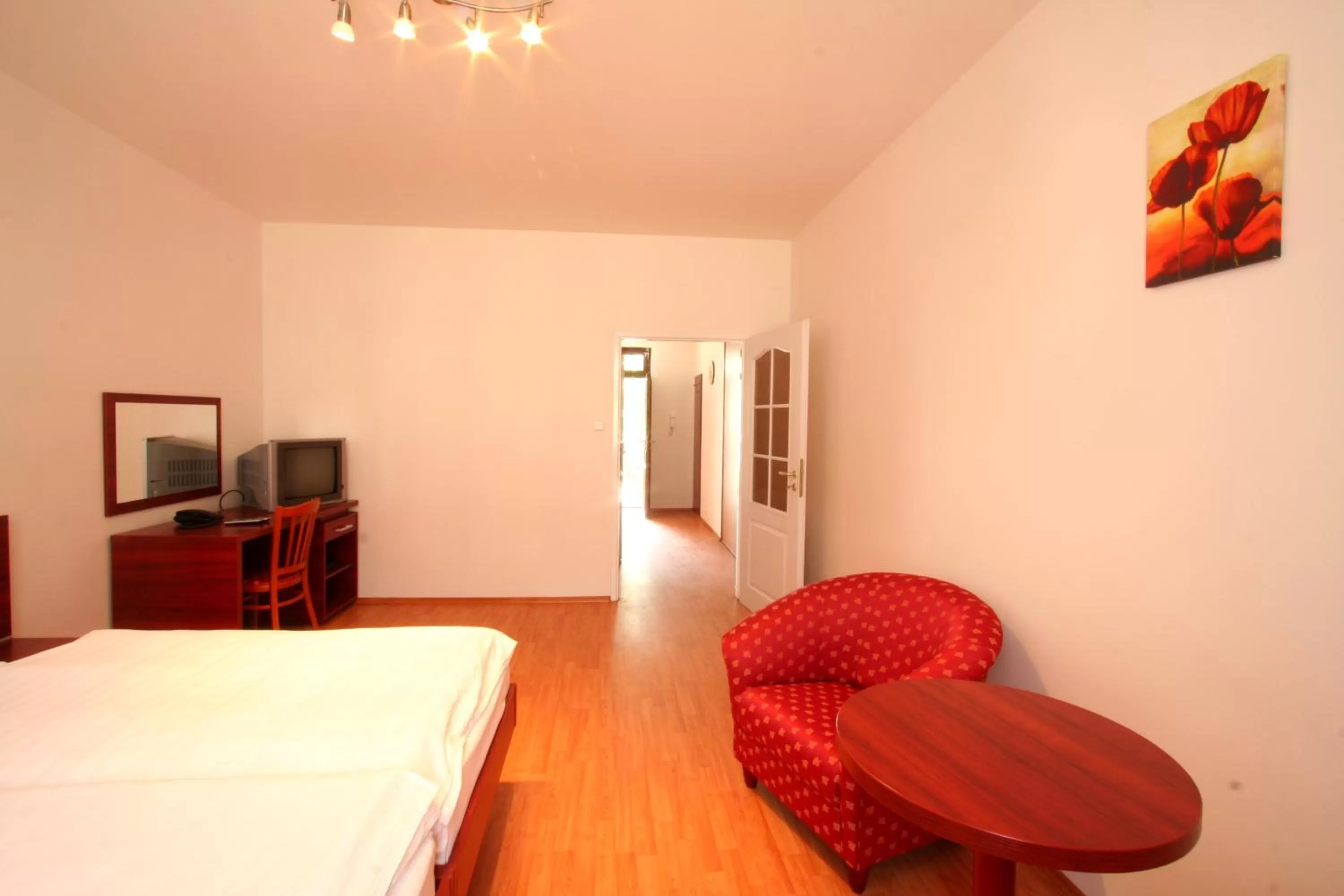 Photo of the whole room, Bed in Apart Hotel Susa