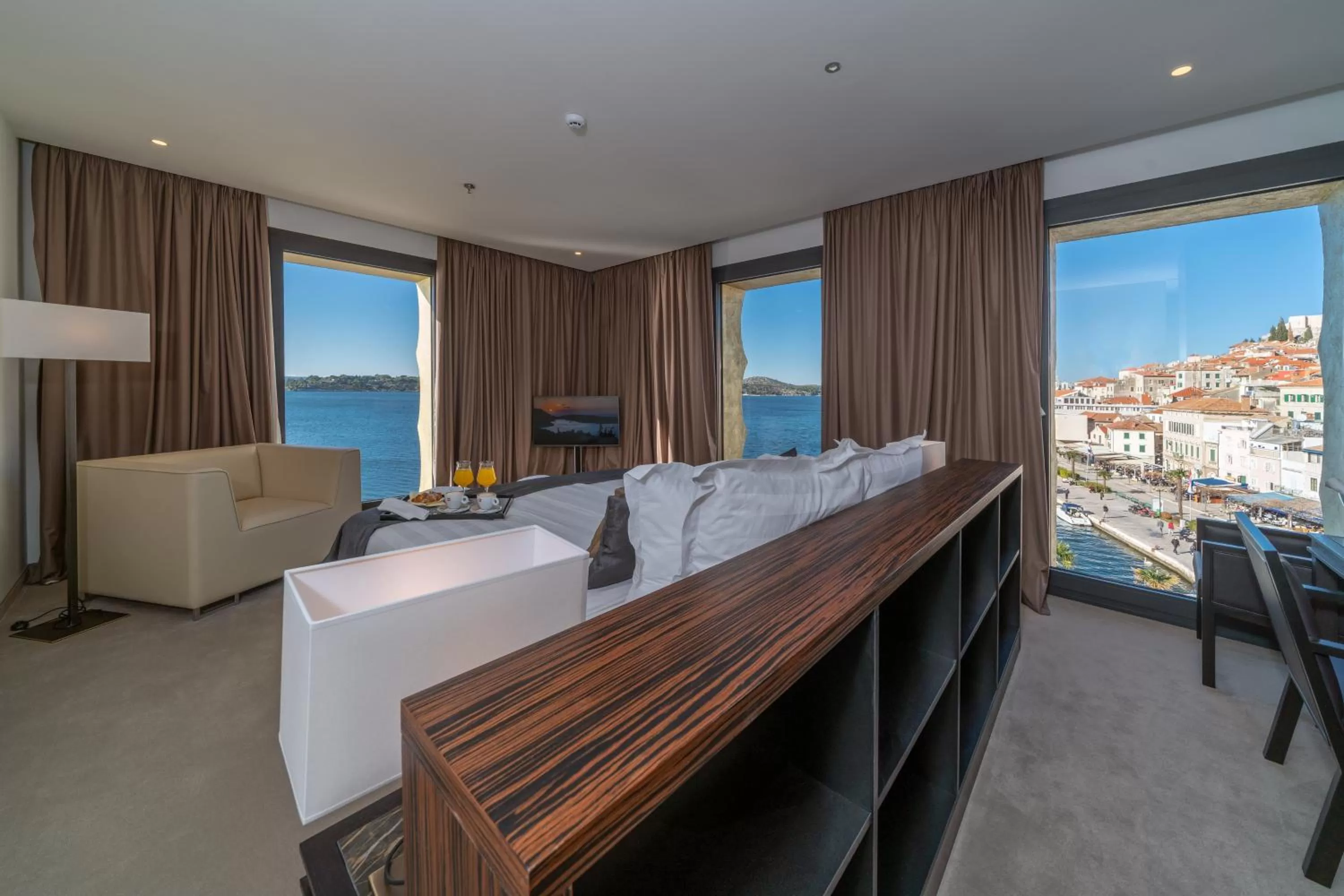 Bedroom in Bellevue Superior City Hotel