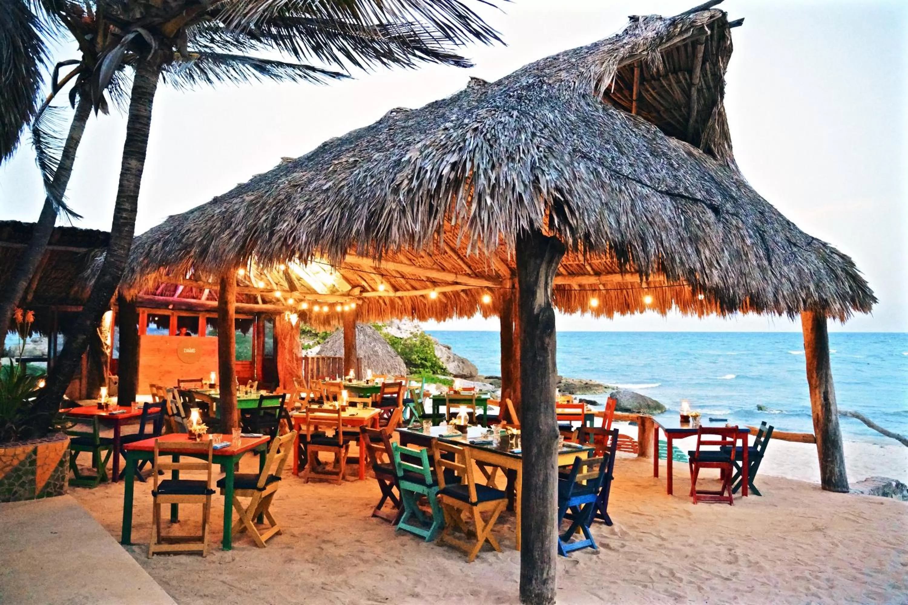 Restaurant/places to eat in Zamas Hotel