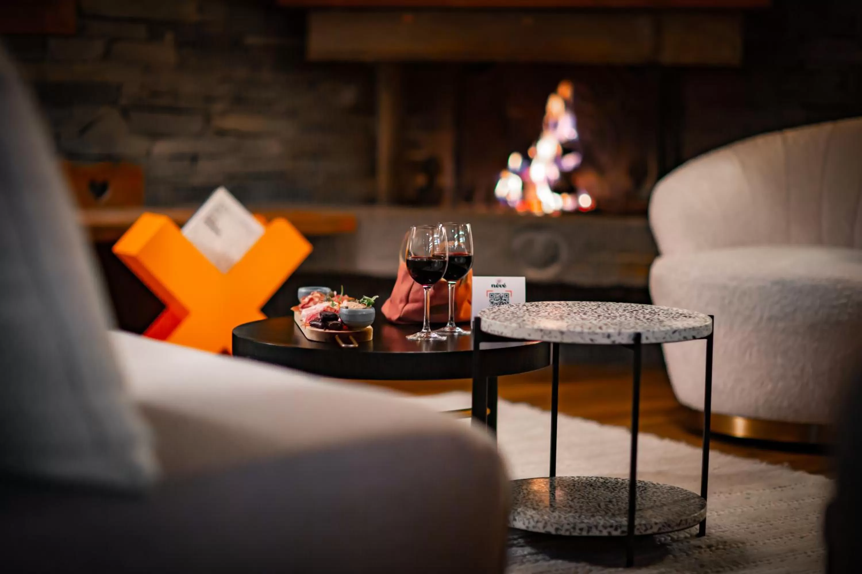 Lounge or bar in Hôtel Névé