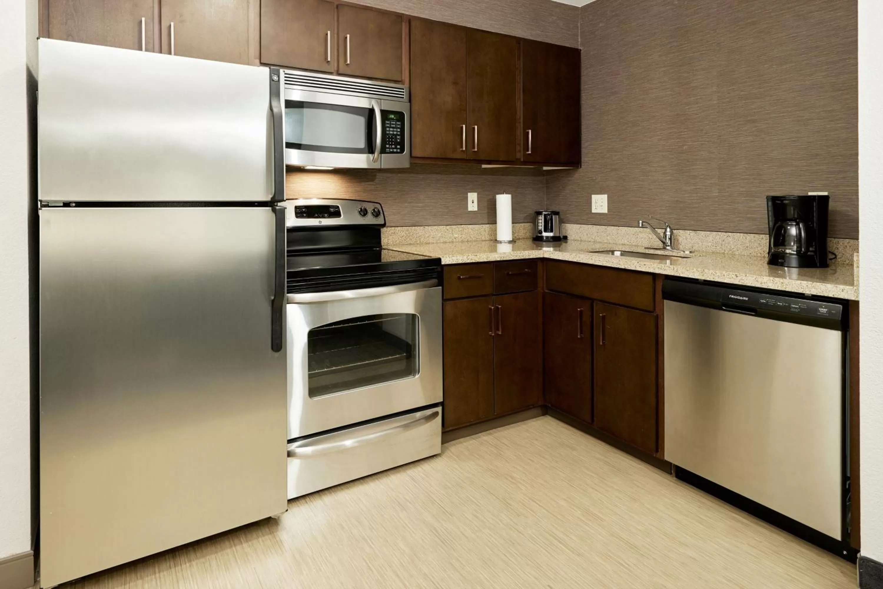 Kitchen or kitchenette in Residence Inn Eugene Springfield
