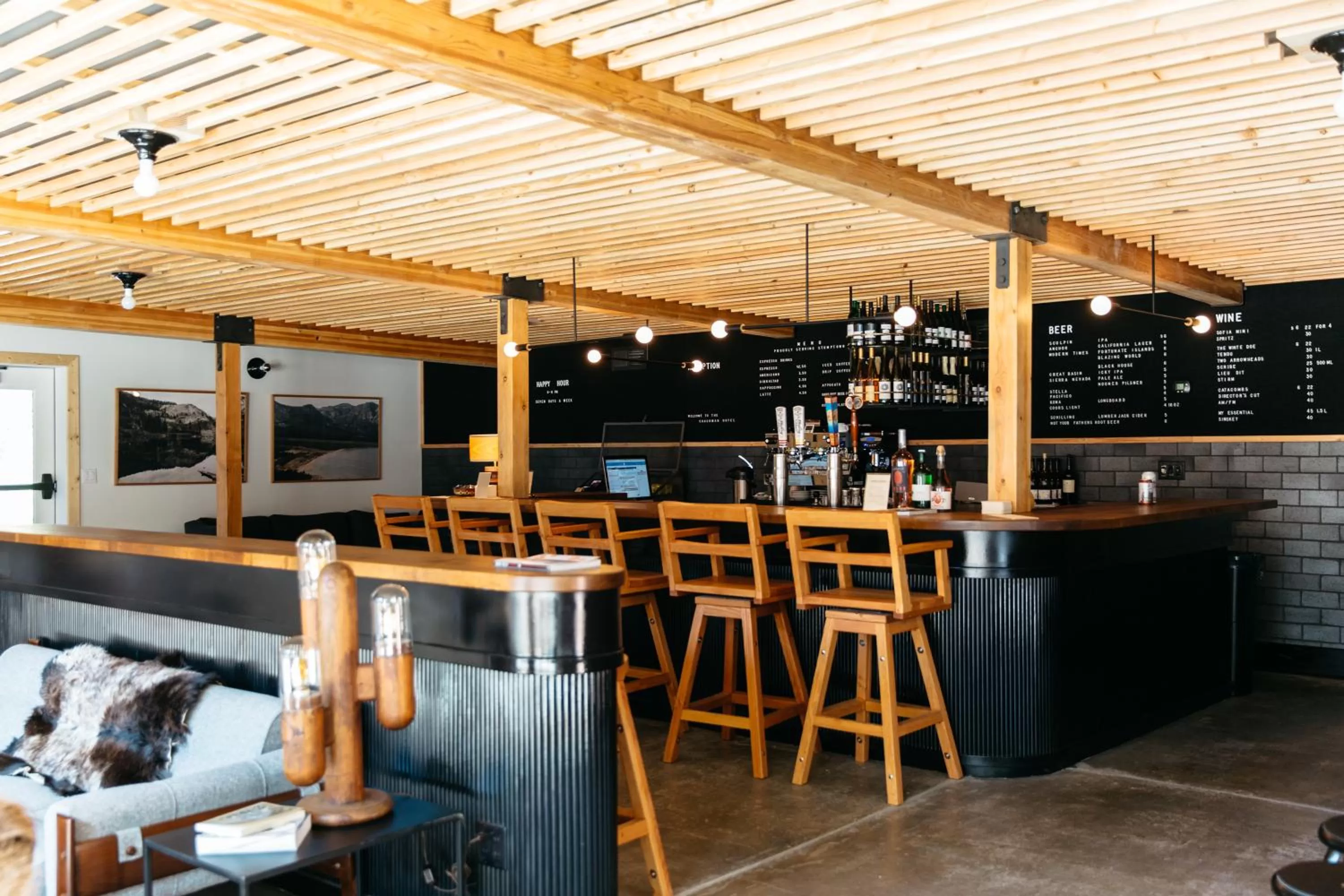 Restaurant/places to eat in The Coachman Hotel