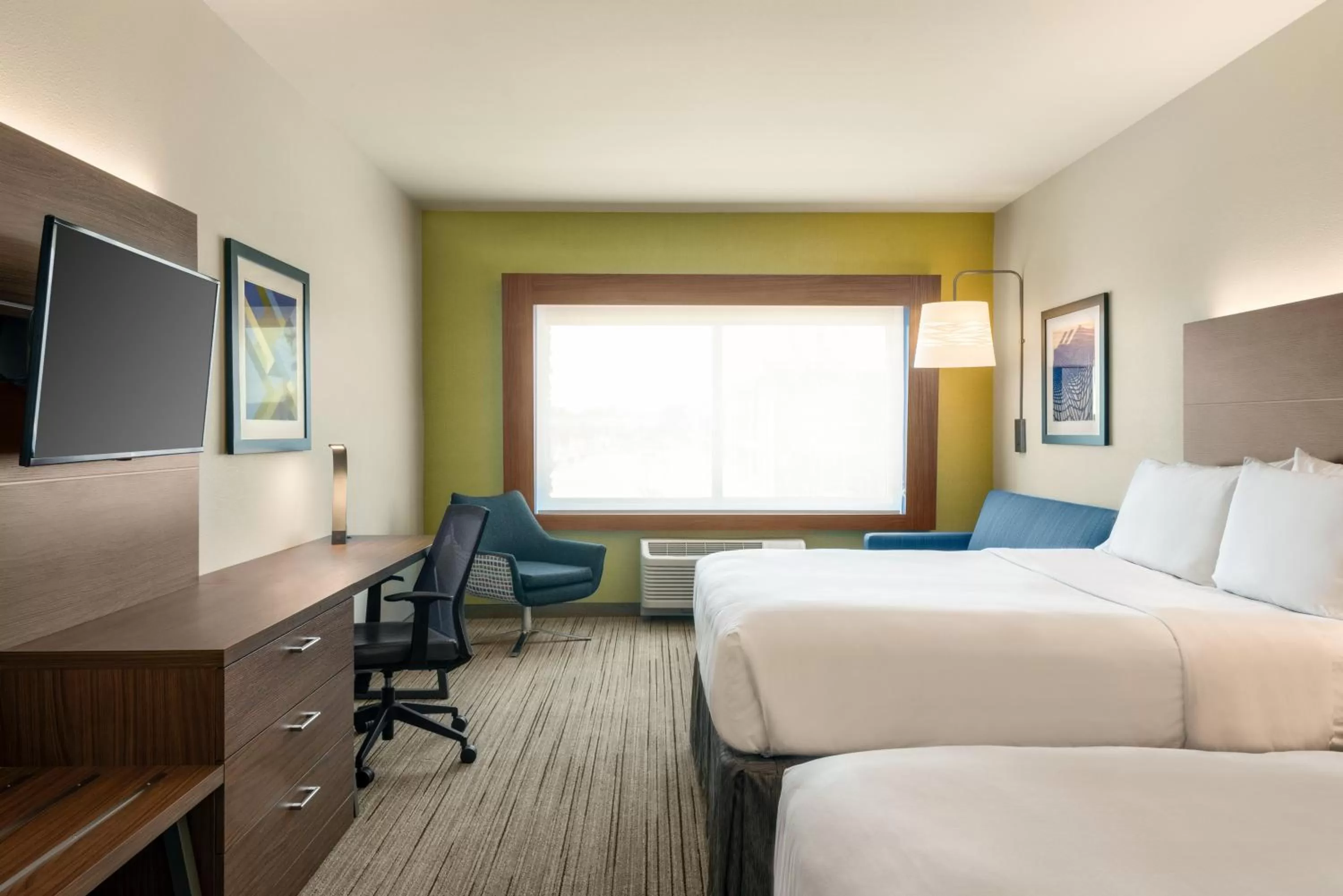 Photo of the whole room, Bed in Holiday Inn Express & Suites - West Des Moines - Jordan Creek by IHG