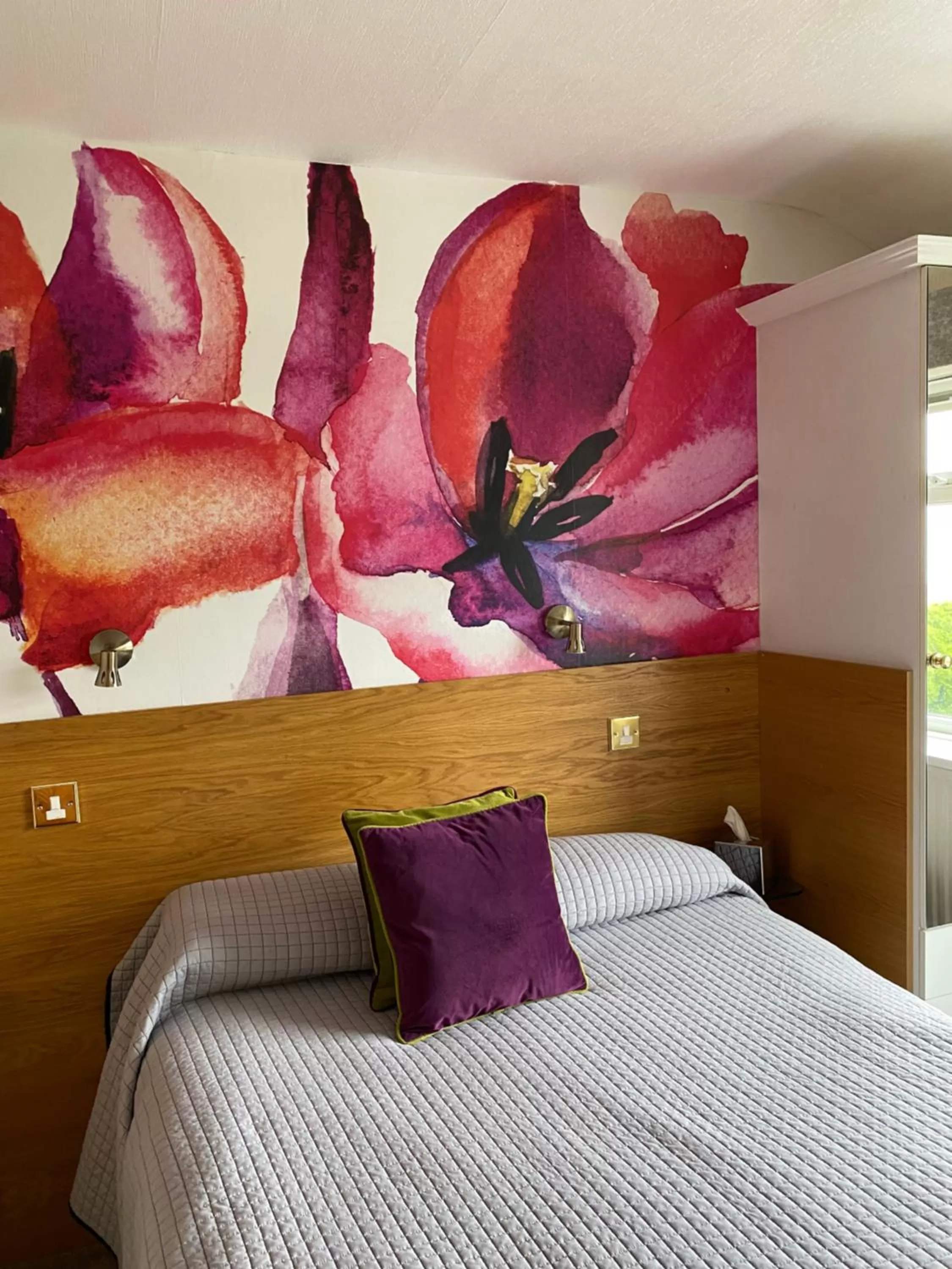 Bedroom, Bed in Park Manor Hotel