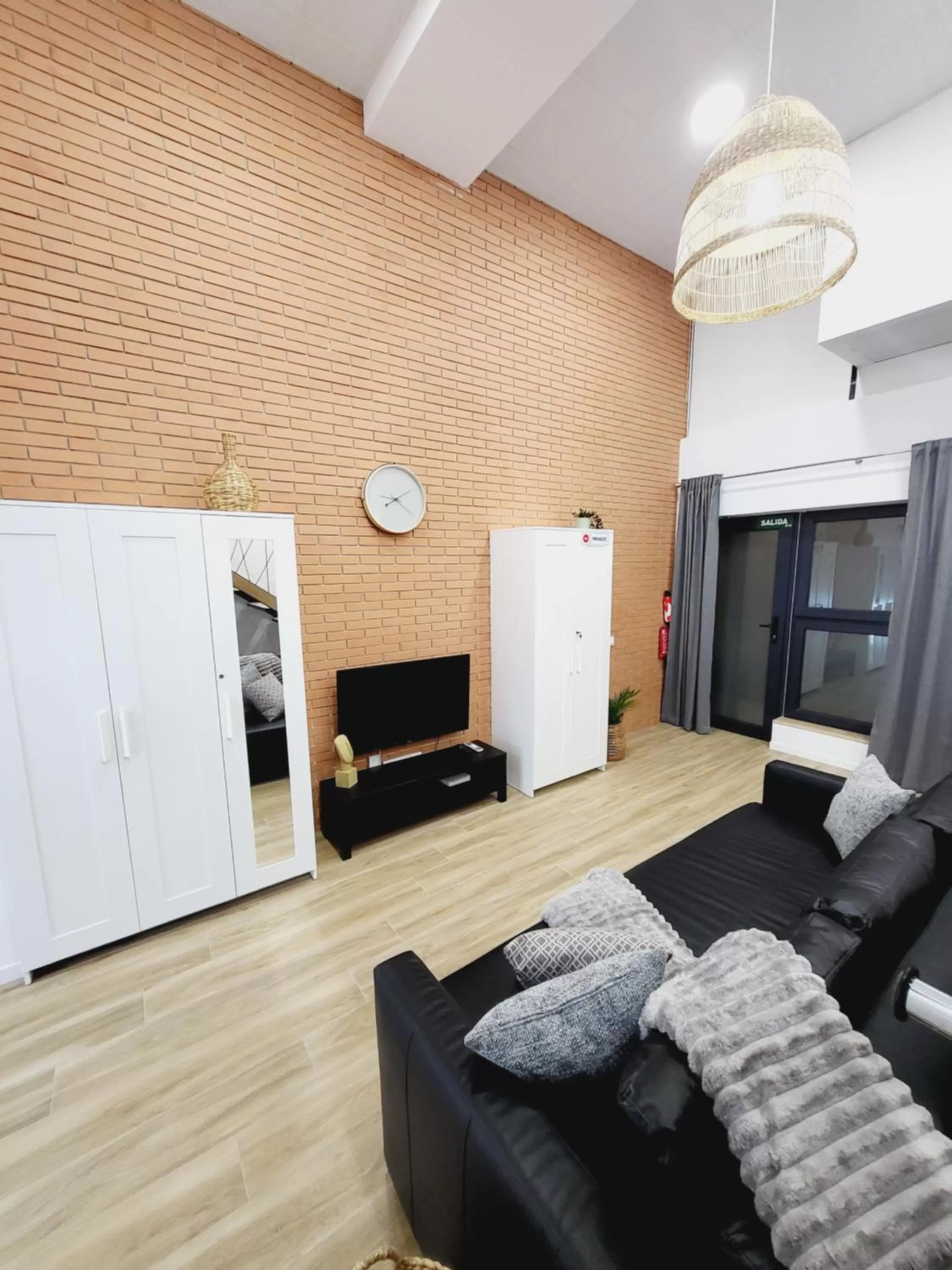 TV and multimedia in Carbonell 1