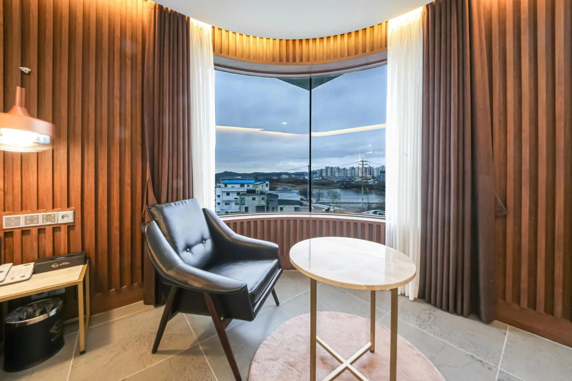 Seating Area in Suncheon Divine Hotel