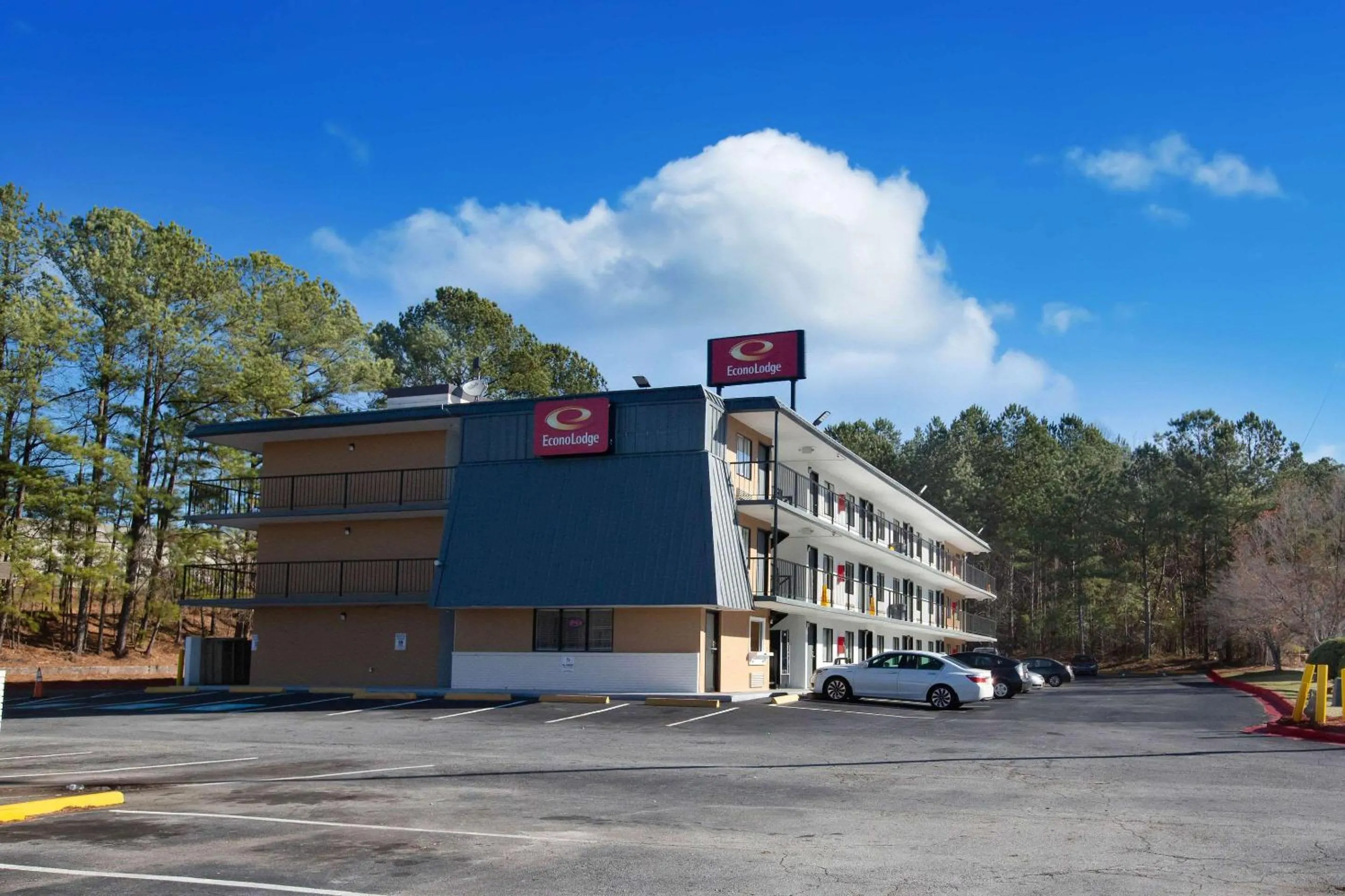 Property building in Econo Lodge