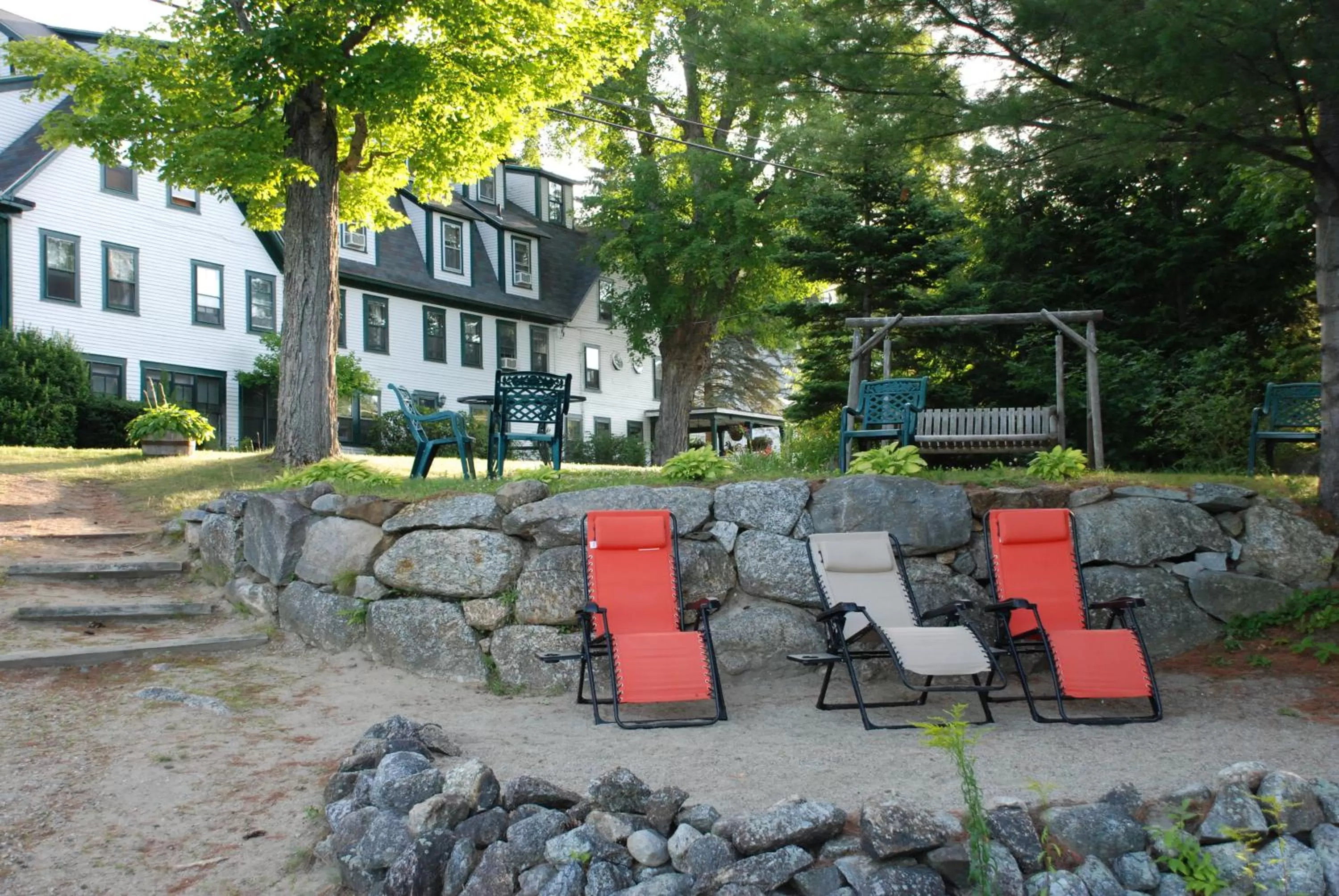 Entertainment in Follansbee Inn