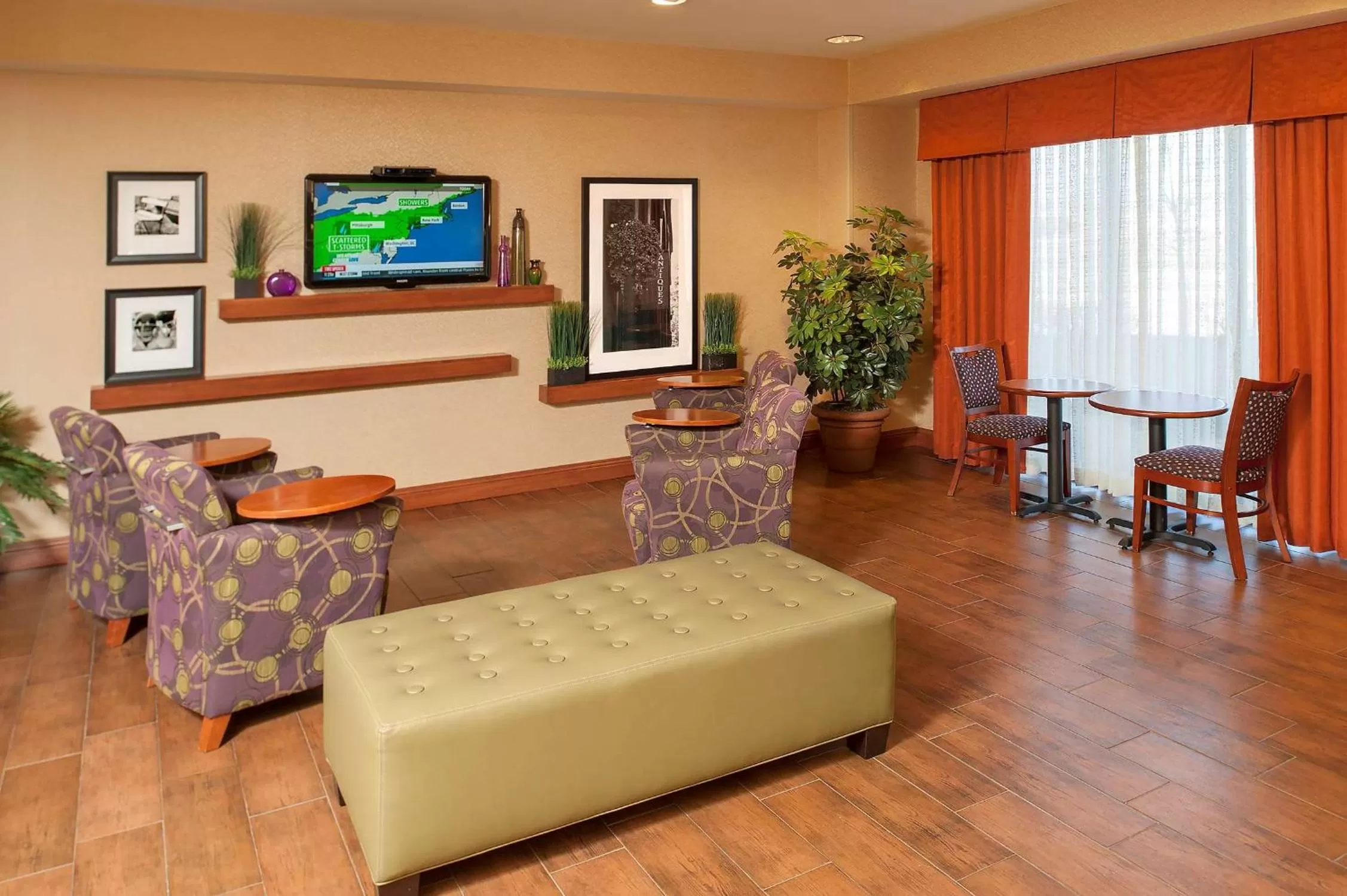 Lobby or reception in Hampton Inn Macomb