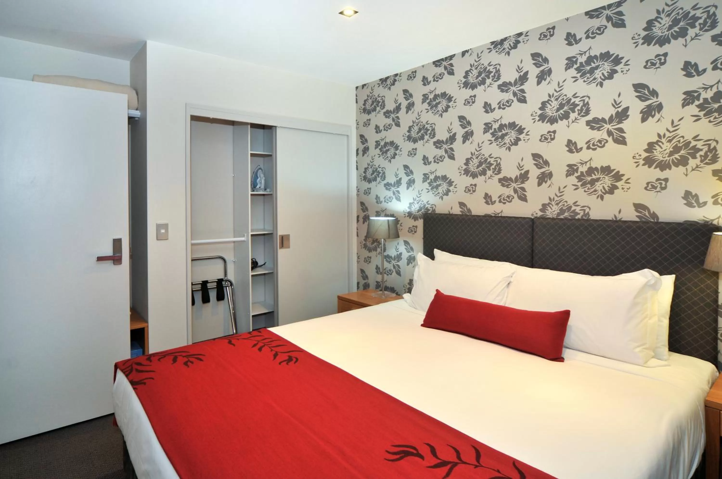 Bed in Wai Ora Lakeside Spa Resort