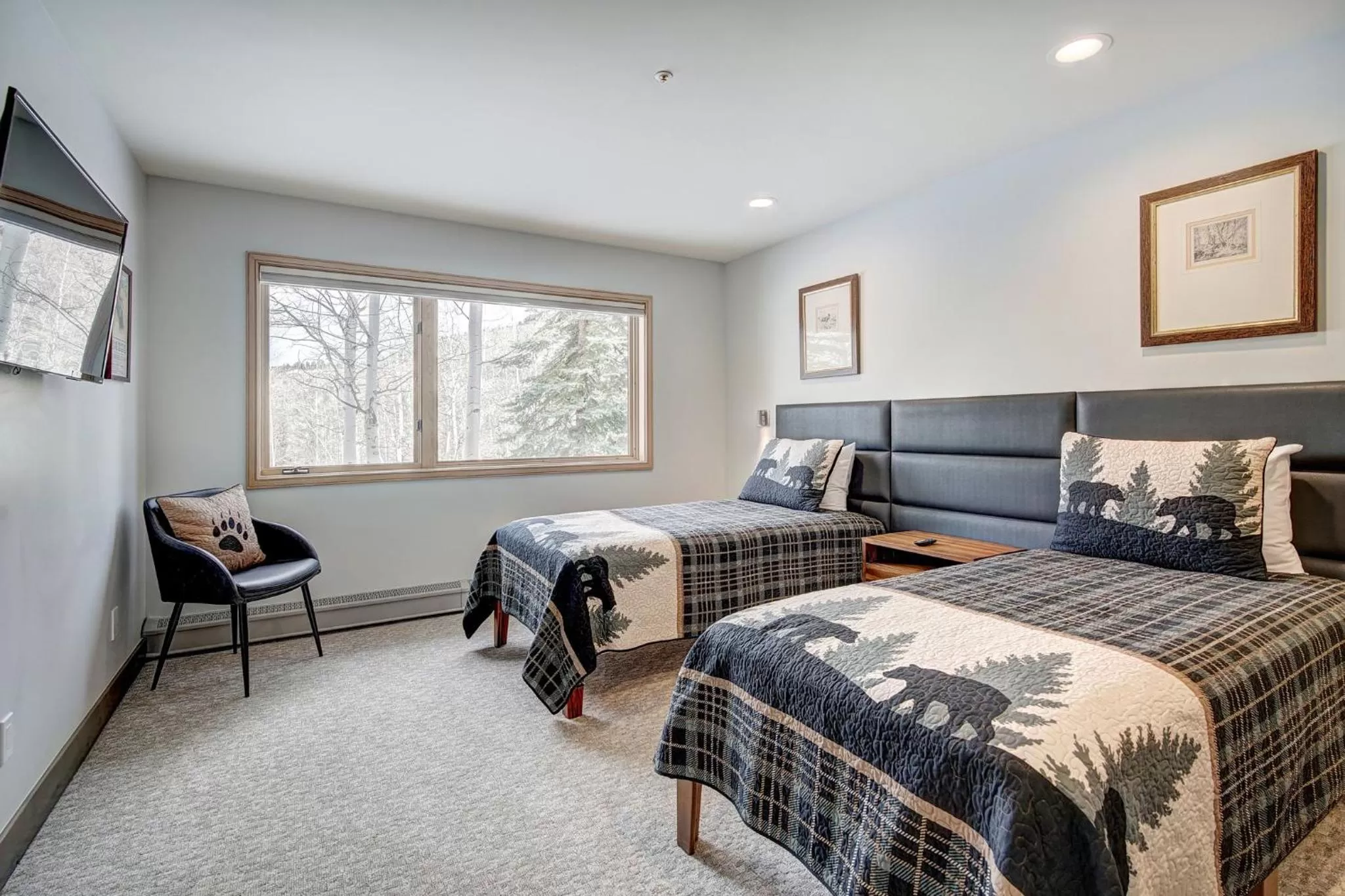 Photo of the whole room, Bed in The Pines Lodge, a RockResort, by Vail Resorts