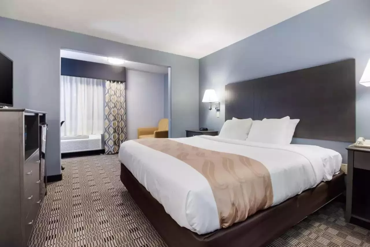 King Room in Quality Inn & Suites