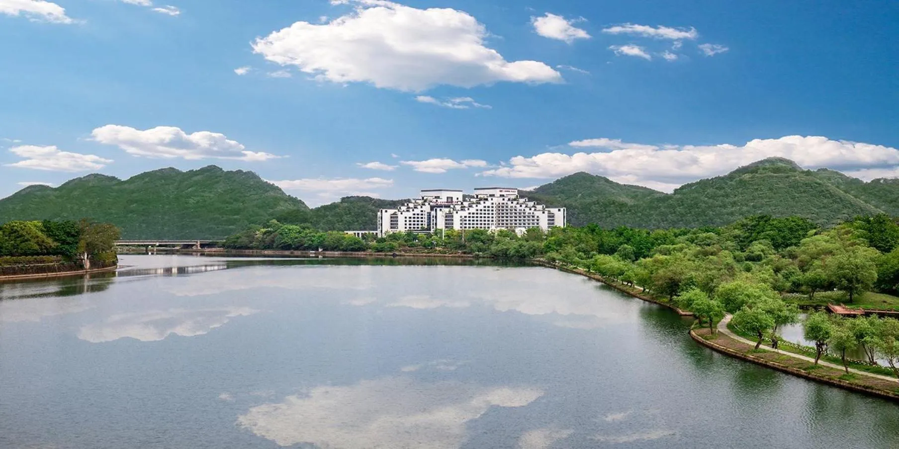 Property building in Crowne Plaza Huangshan Yucheng by IHG