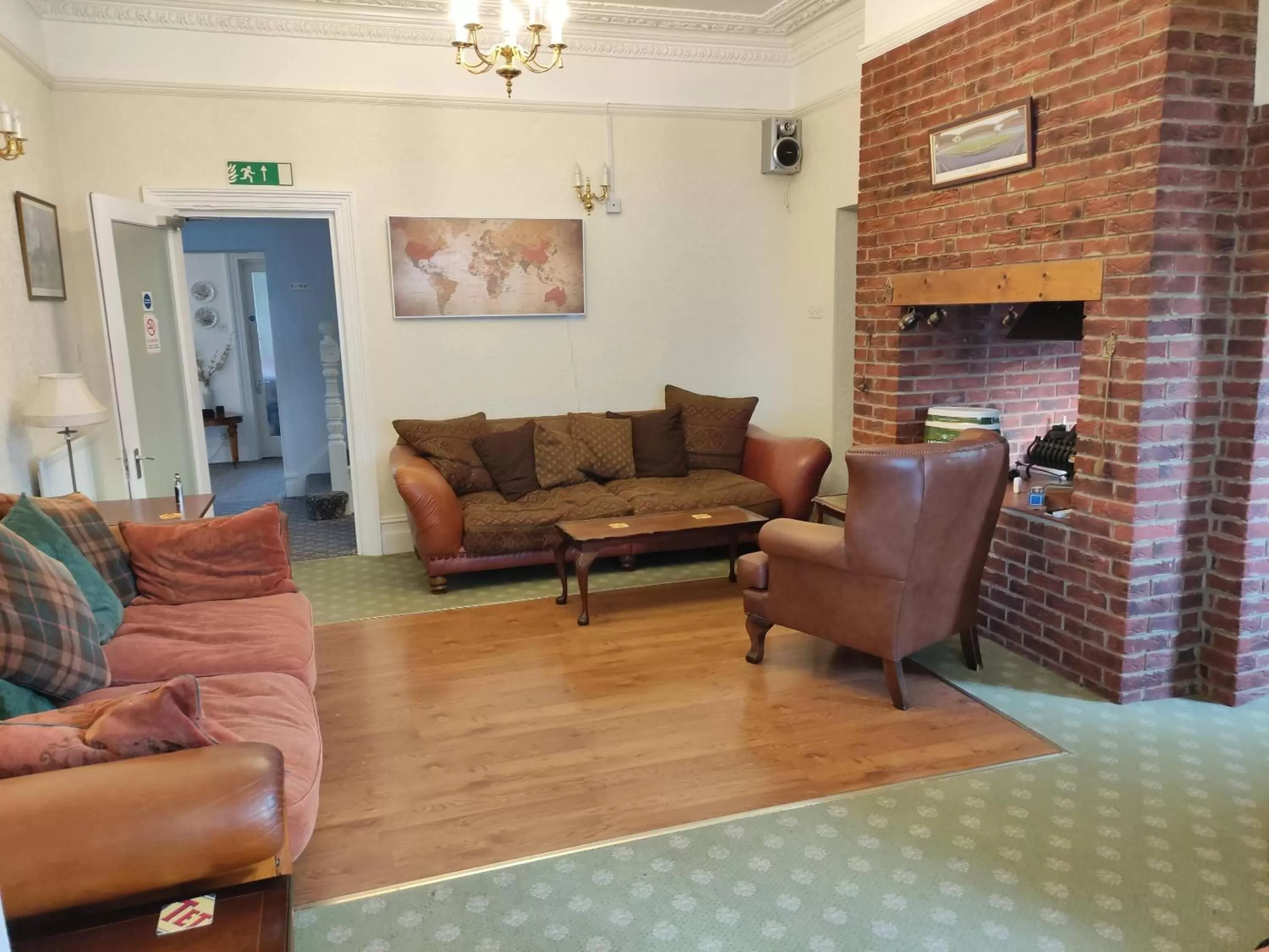 Lounge or bar in Cleve Court Hotel