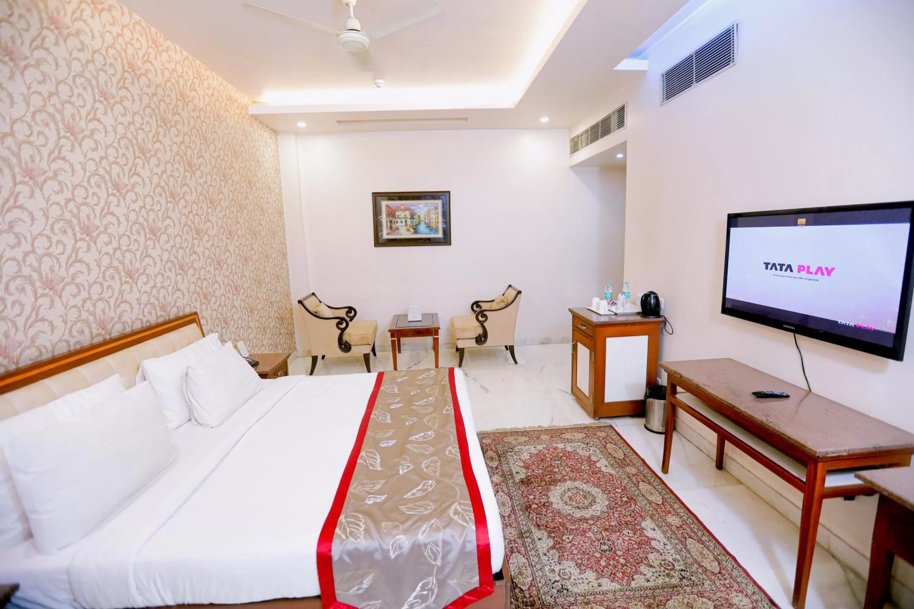 Bed in Hotel Leela Grande