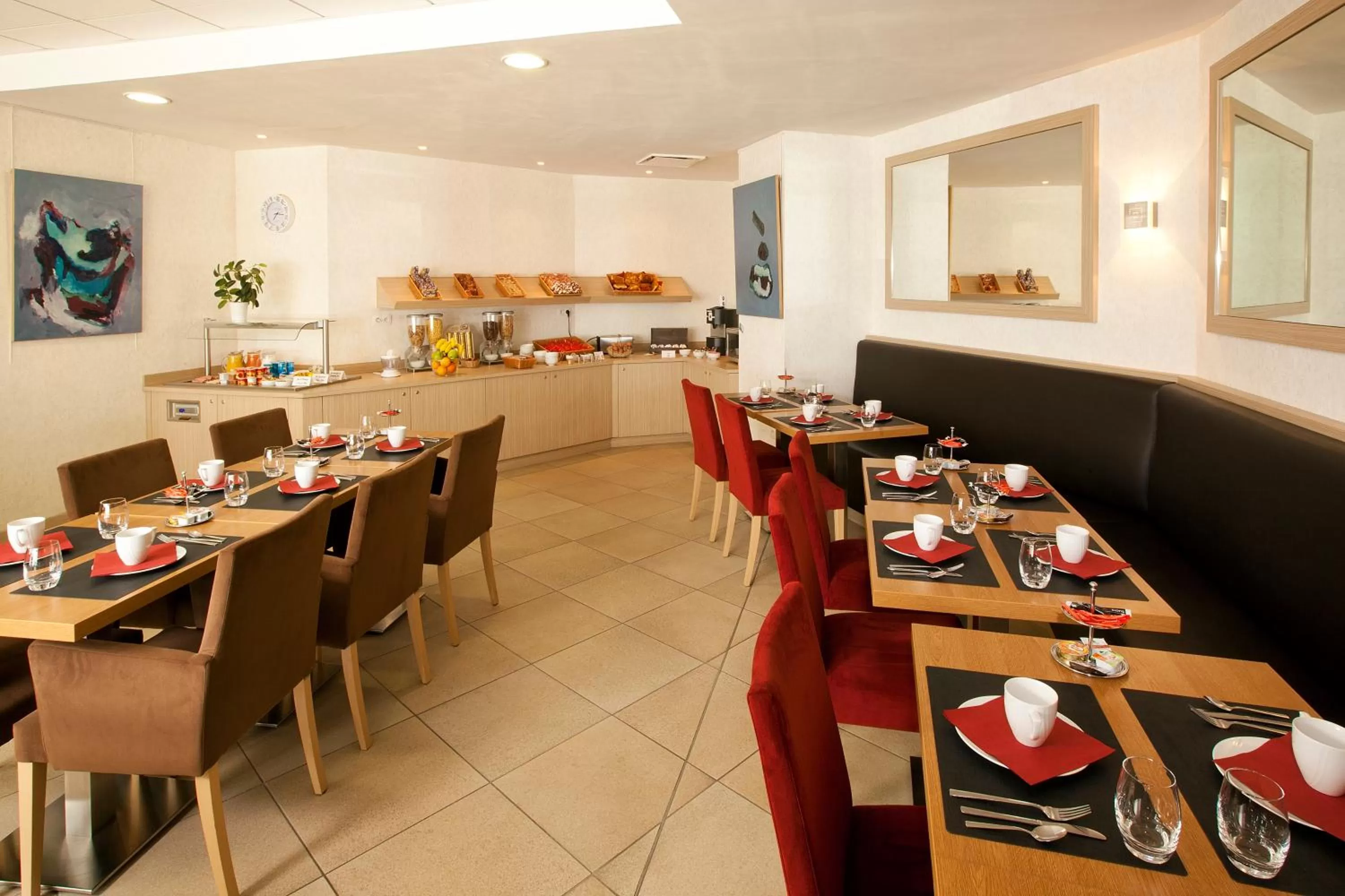 Restaurant/places to eat in Residhome du Théâtre