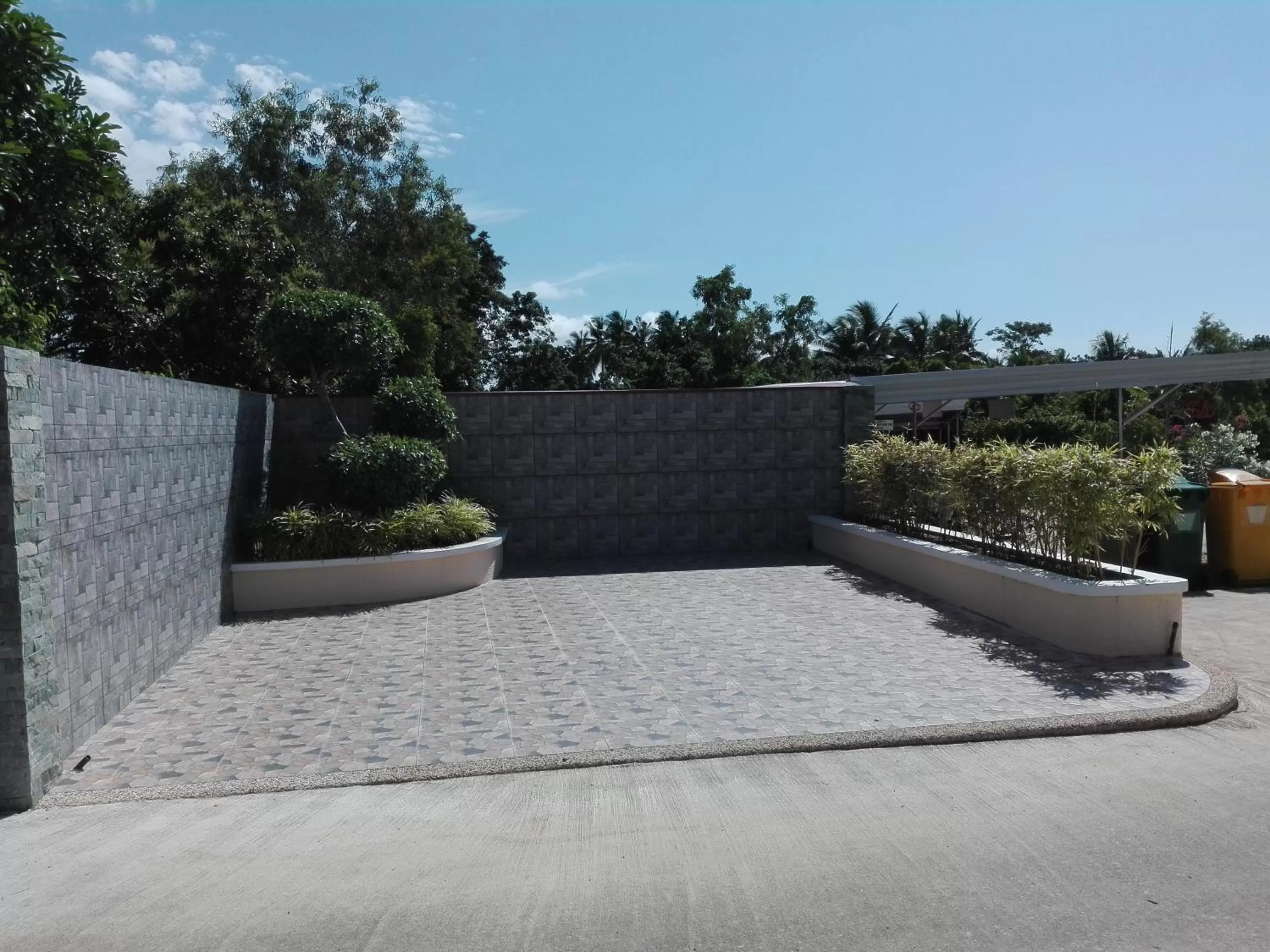 Facade/entrance in Jugalis Hotel and Restaurant