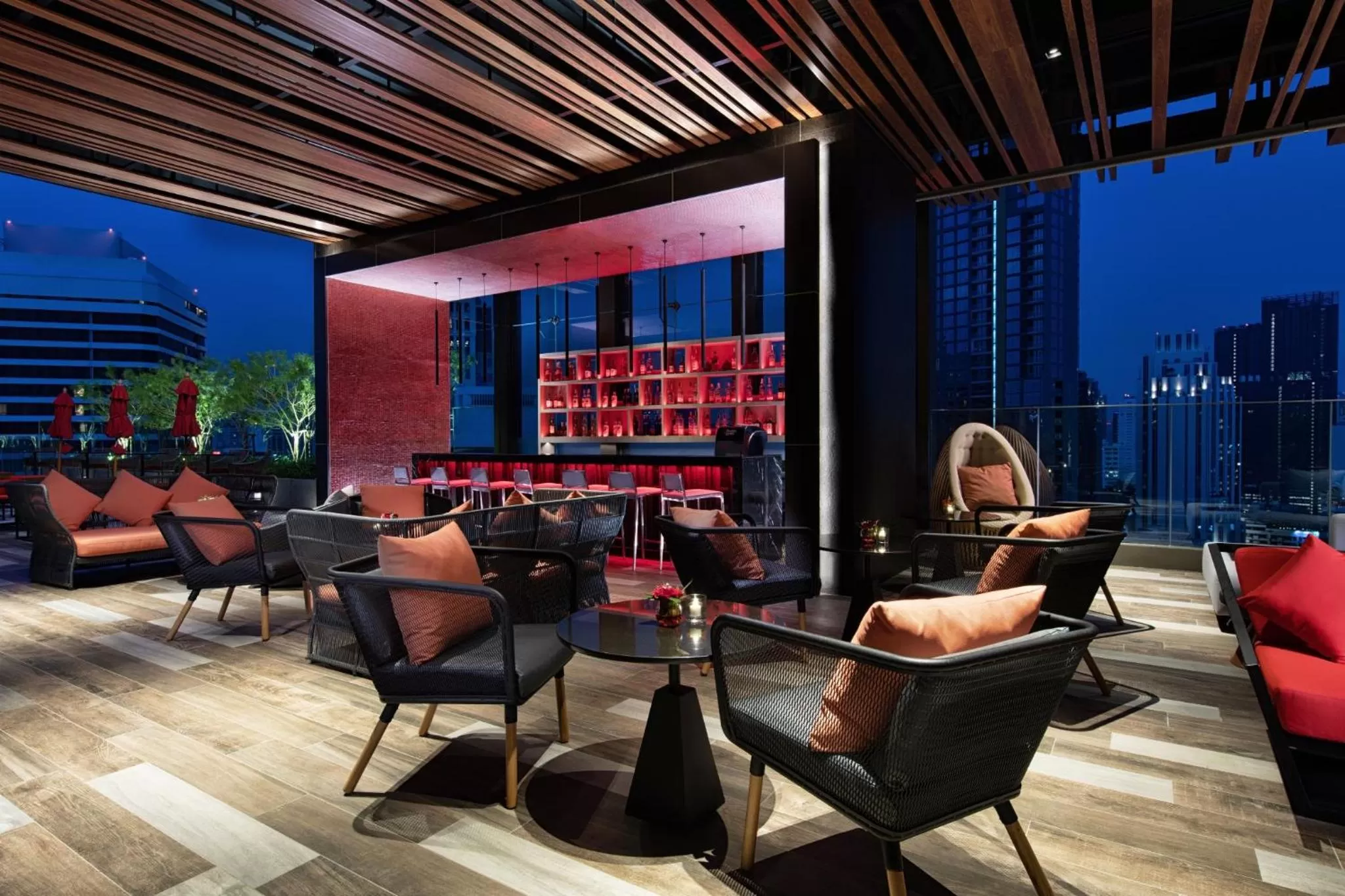 Lounge or bar in Novotel Bangkok Sukhumvit 4