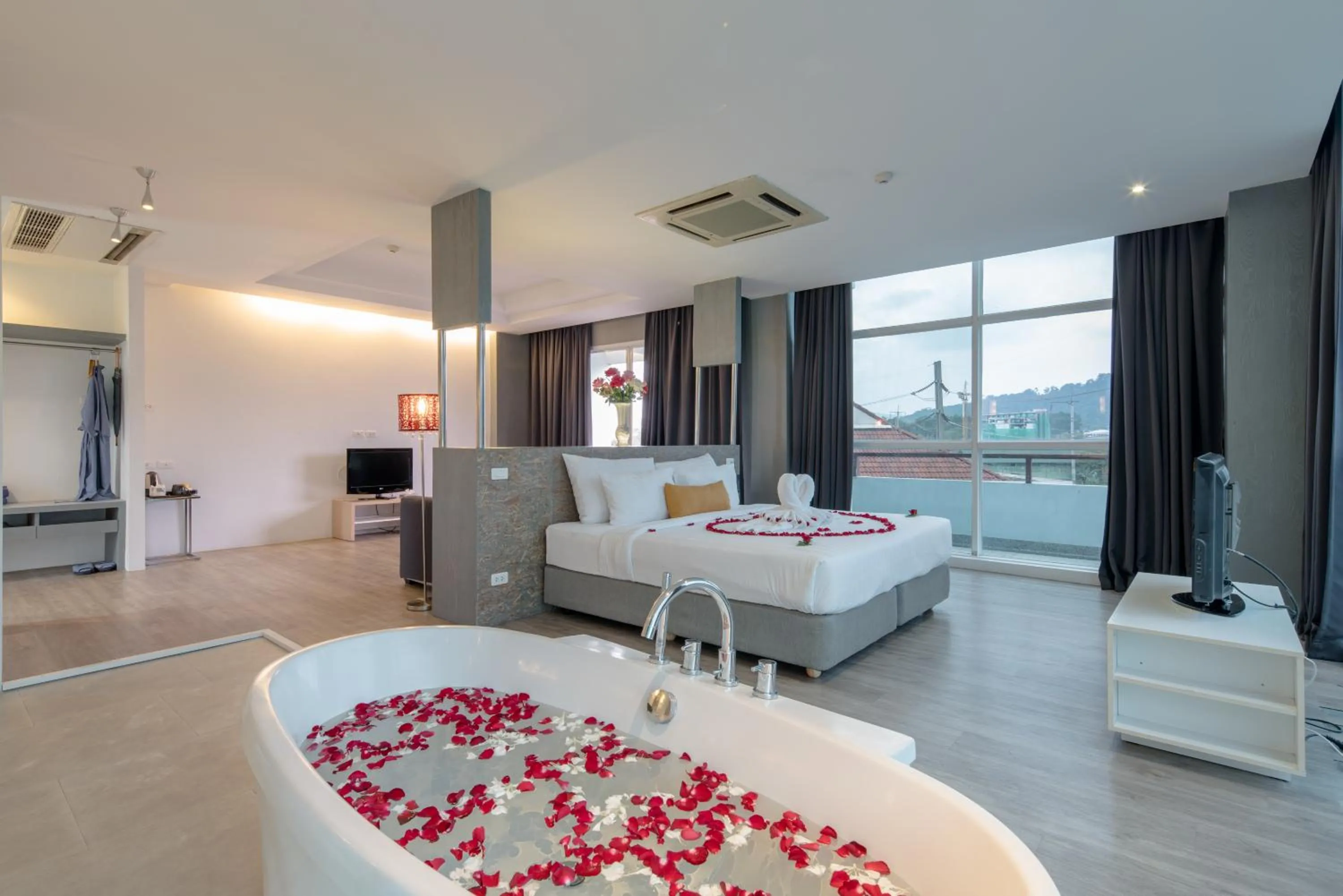 Bathroom, Bed in DARA Hotel - SHA Plus