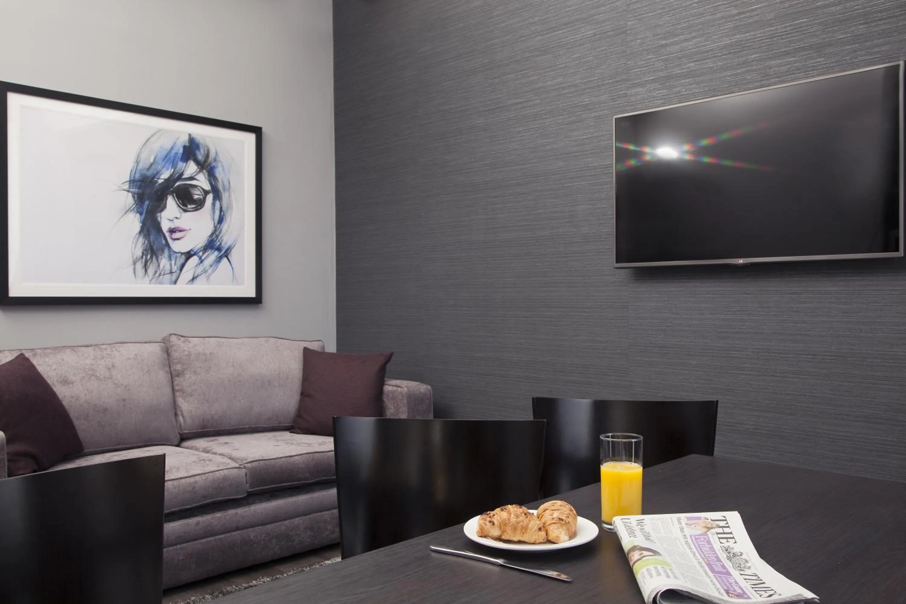 One-Bedroom Luxe (Sleeps 5) in EPIC Apartments Duke Street