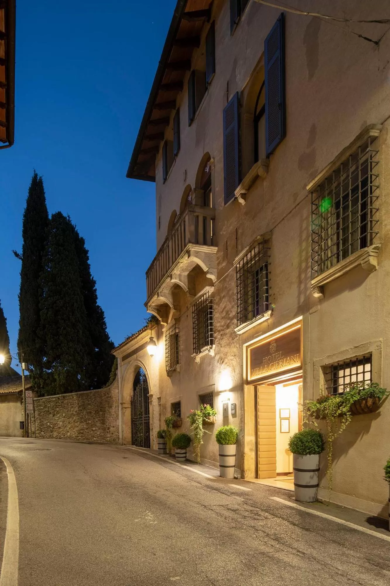 Property building in Hotel Villa Cipriani