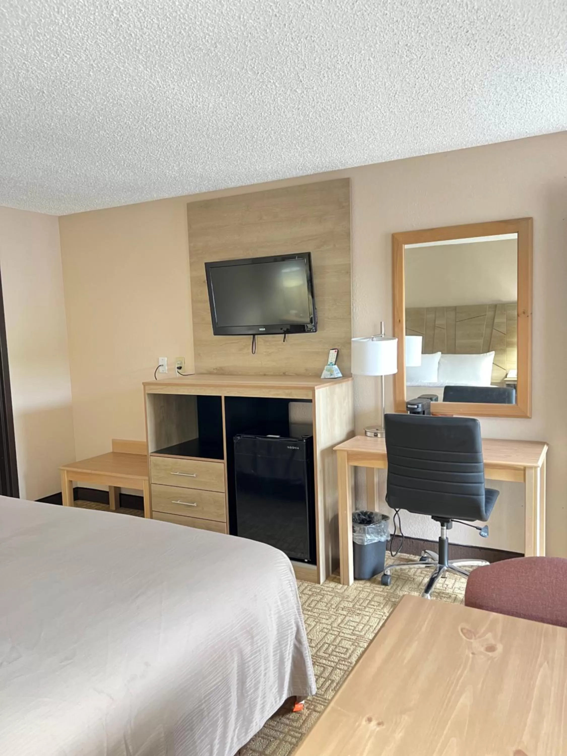 Bed in Viking Arms Inn - Ludington