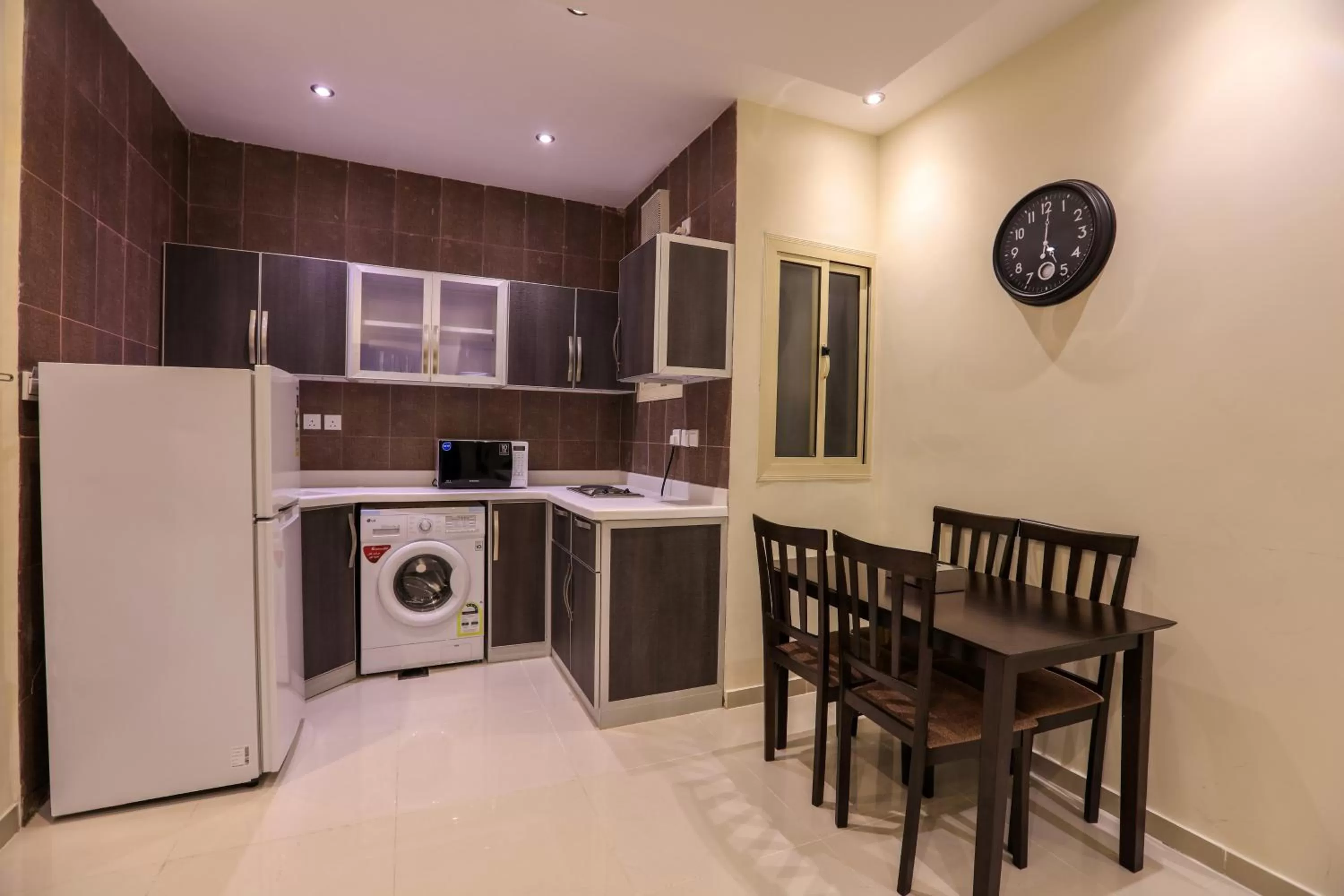 Kitchen/Kitchenette in Al Itqan Apart-hotel