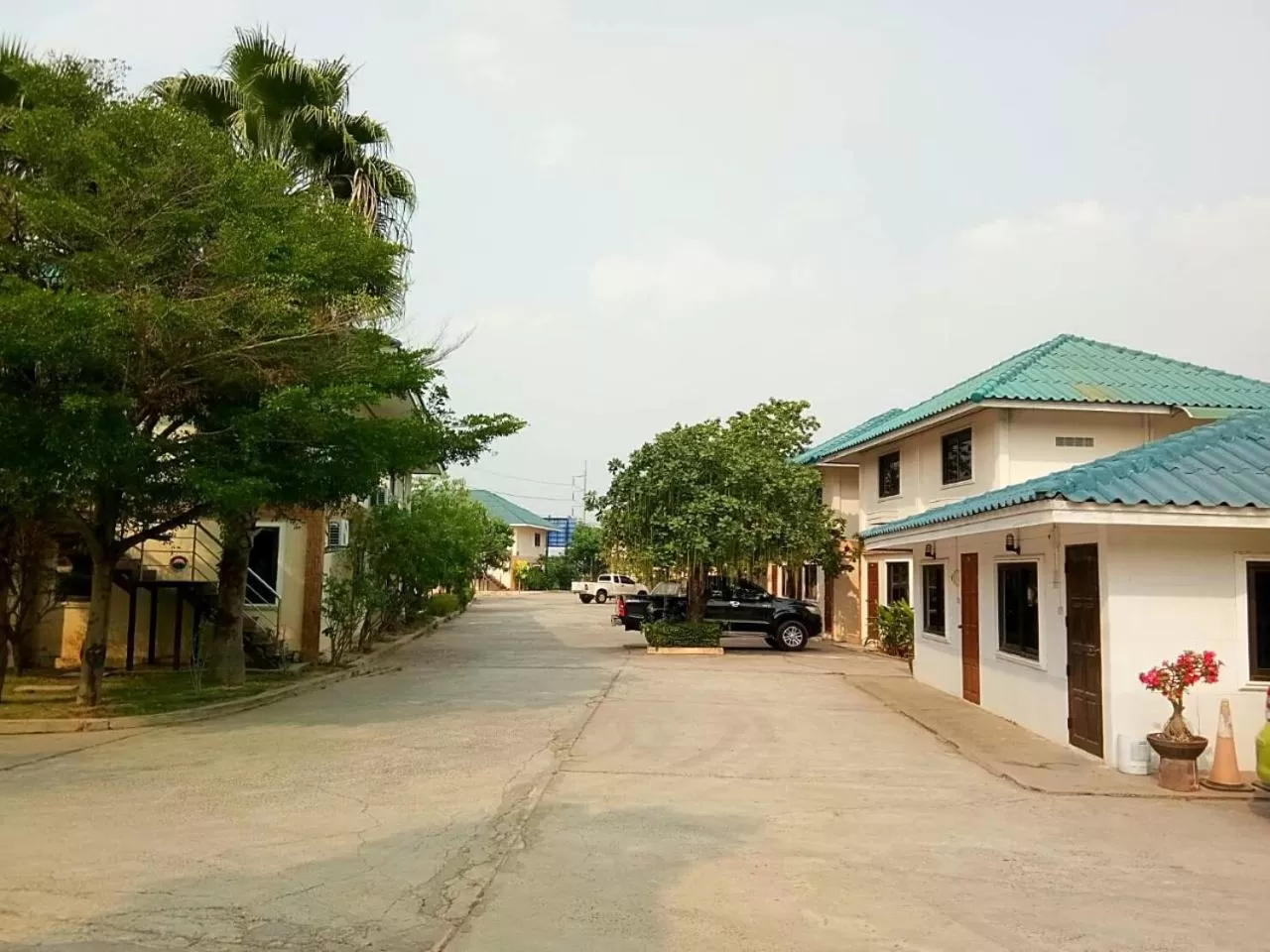 Facade/entrance in โรงแรมฟ้าพราวฝน Fah Proud Fon Hotel