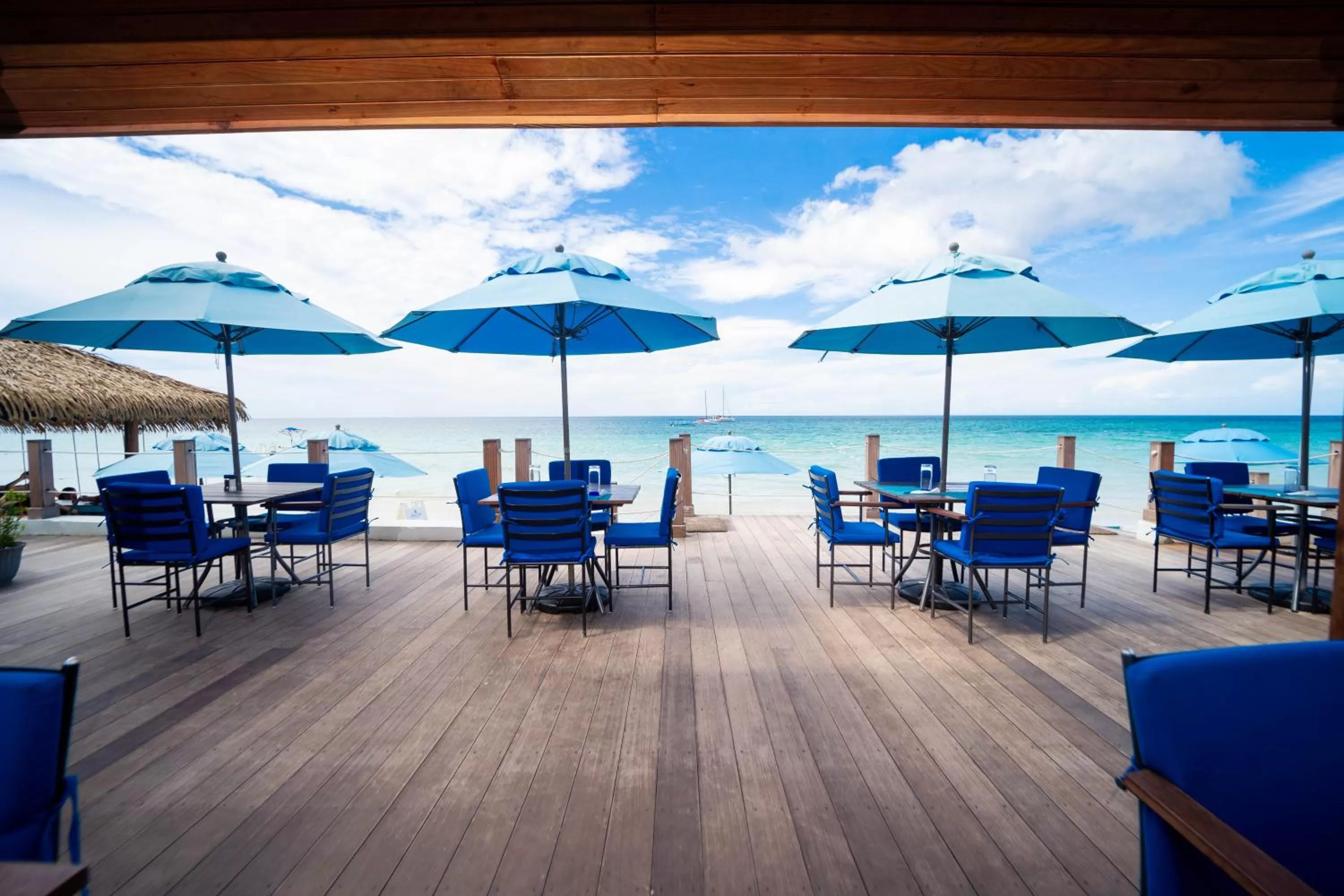 Restaurant/places to eat in Blue Skies Beach Resort