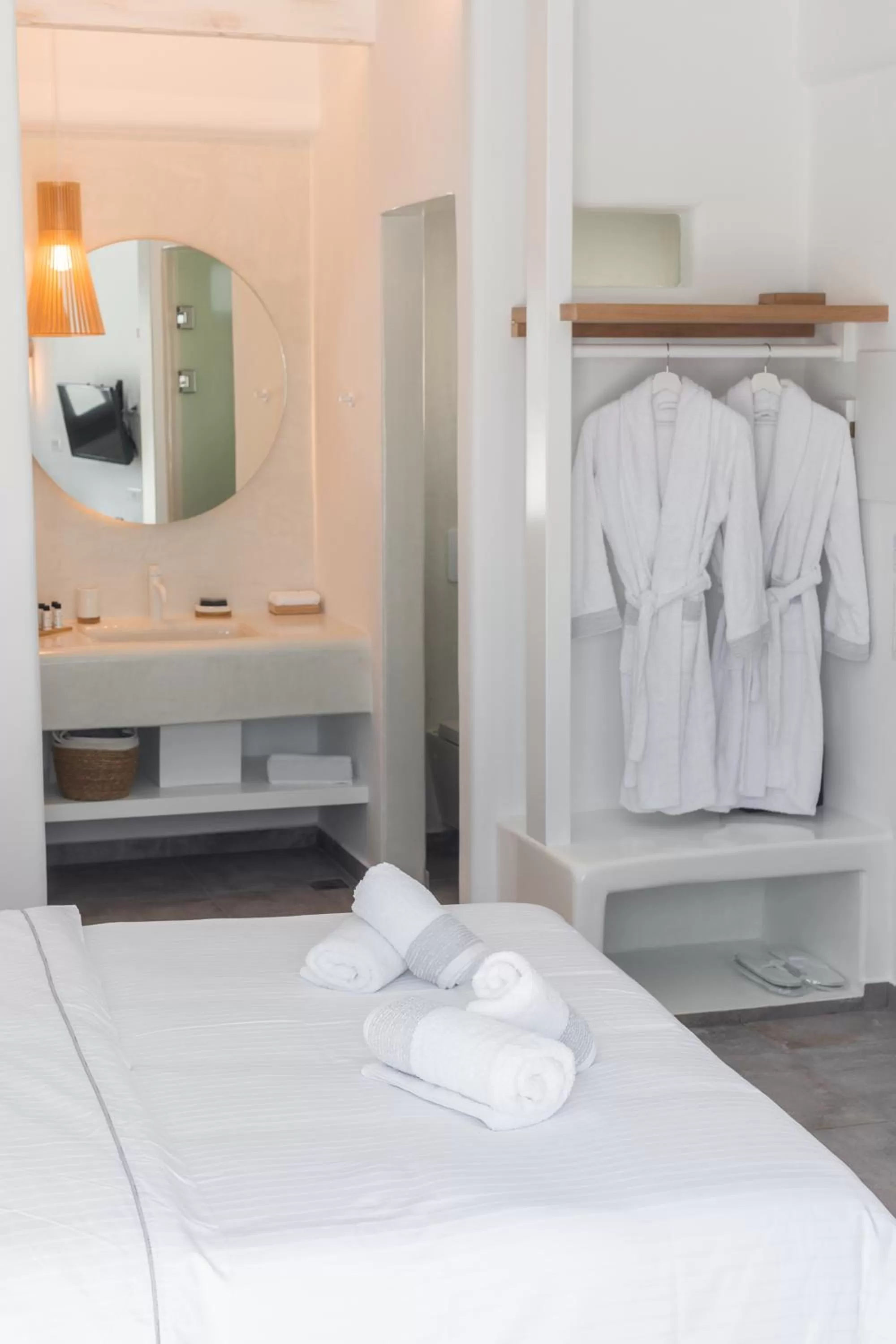 Bed in Eternity Suites Santorini