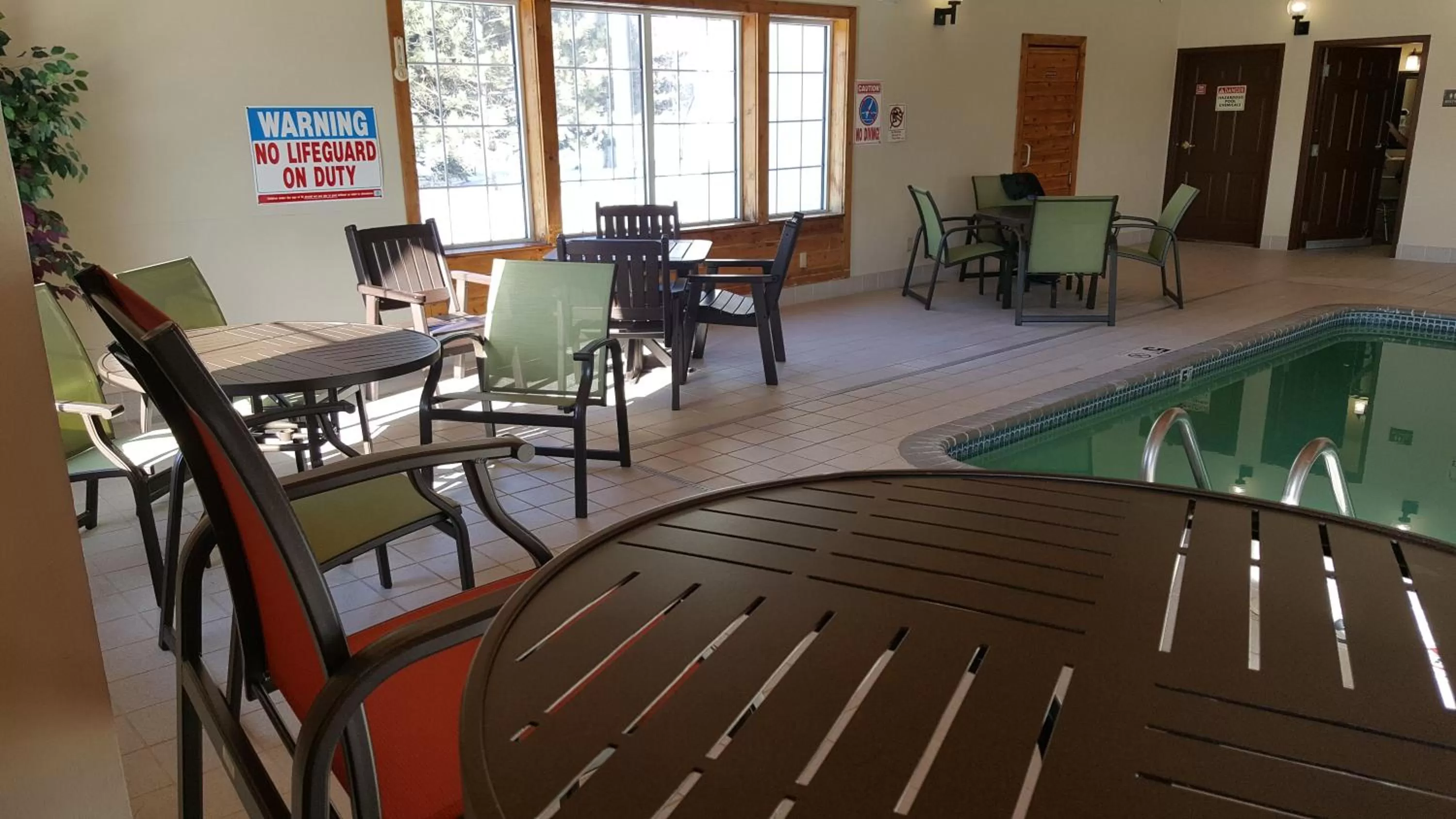Swimming pool in Country Inn Walker