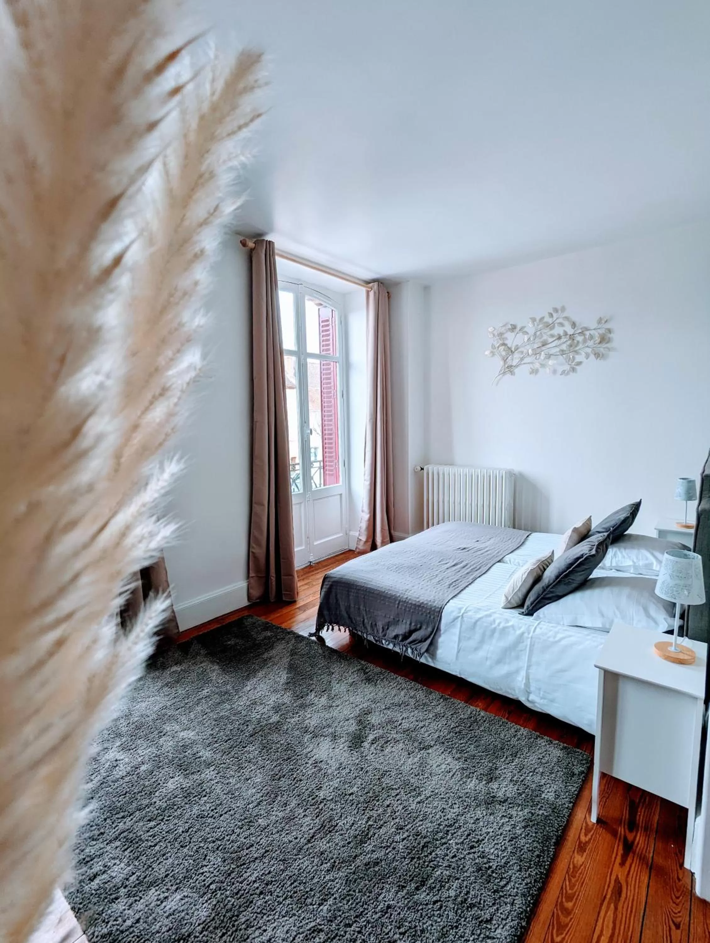 Communal lounge/ TV room, Bed in Logis Hotel La Tourelle du Beffroi