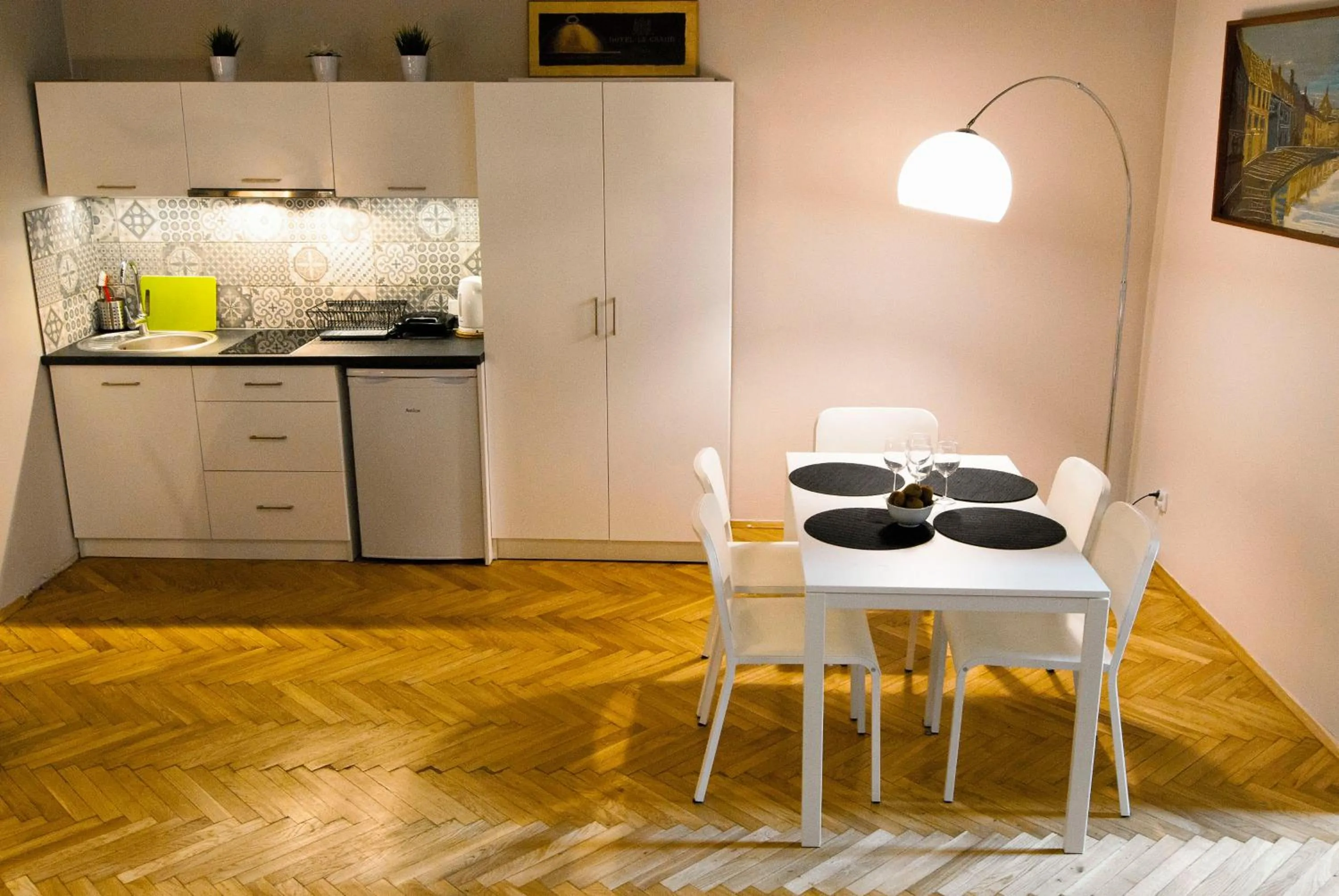 Kitchen or kitchenette in P&J Apartments Floriańska