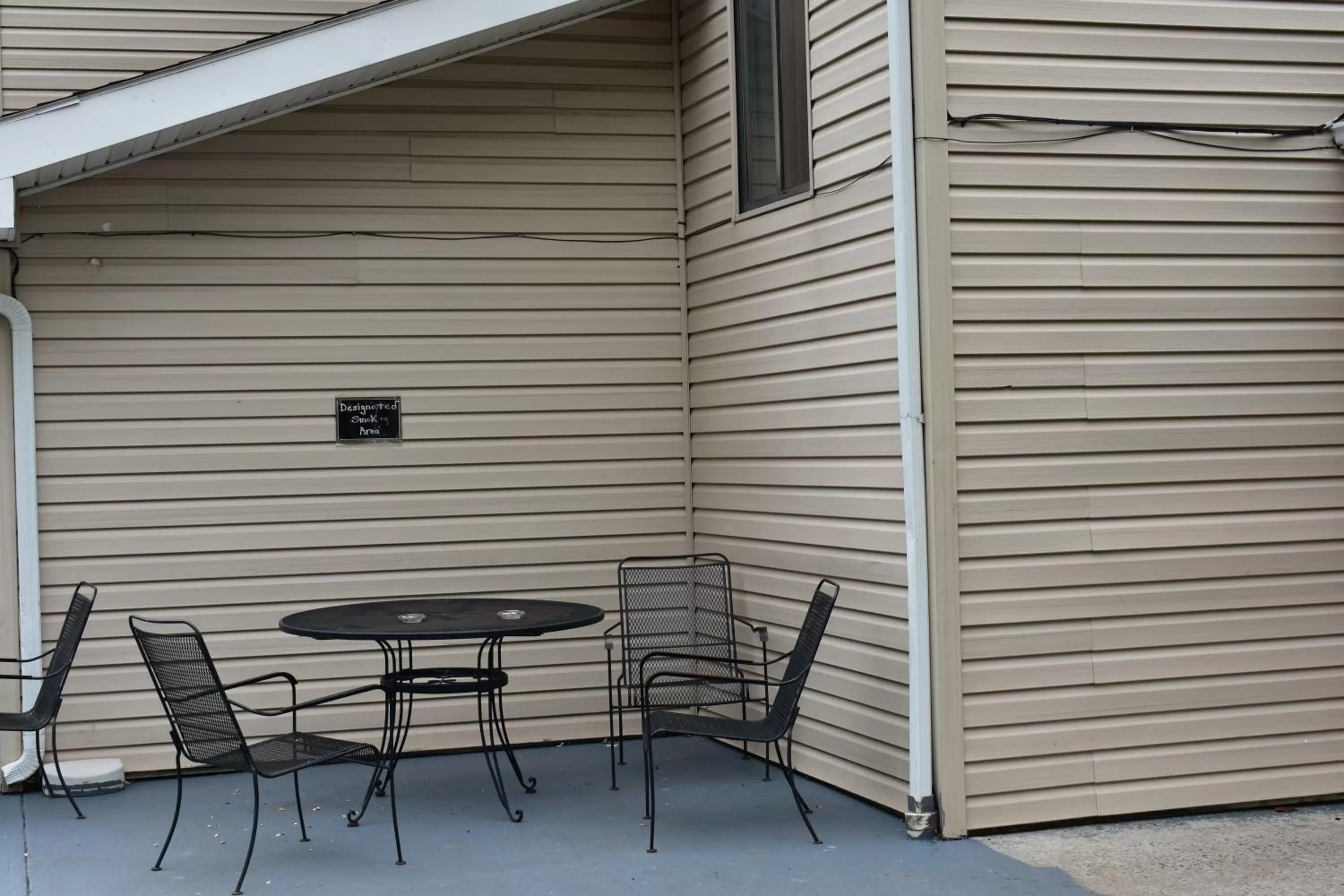 Property building in Super 8 by Wyndham La Vale/Cumberland Area