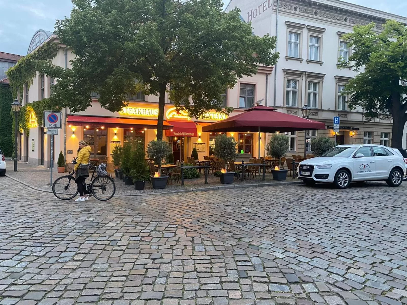 Restaurant/places to eat in Altstadt Hotel